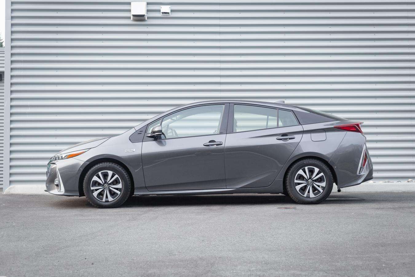 2018 Toyota Prius Technology Package-Low Kms! Accidents Free! — снимка 1
