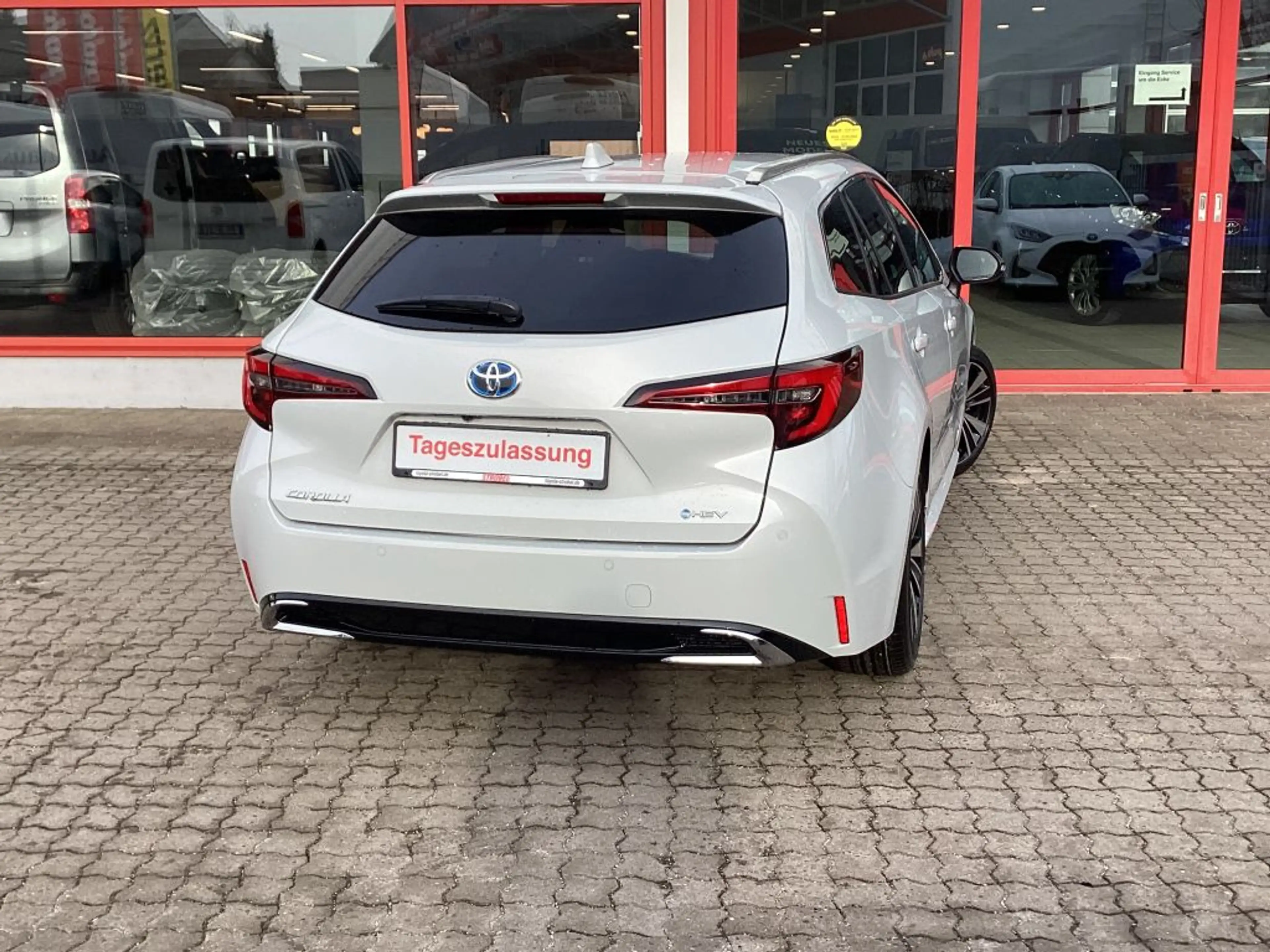 Toyota Corolla 1.8 Hybrid Touring Sports Teamplayer — photo 4