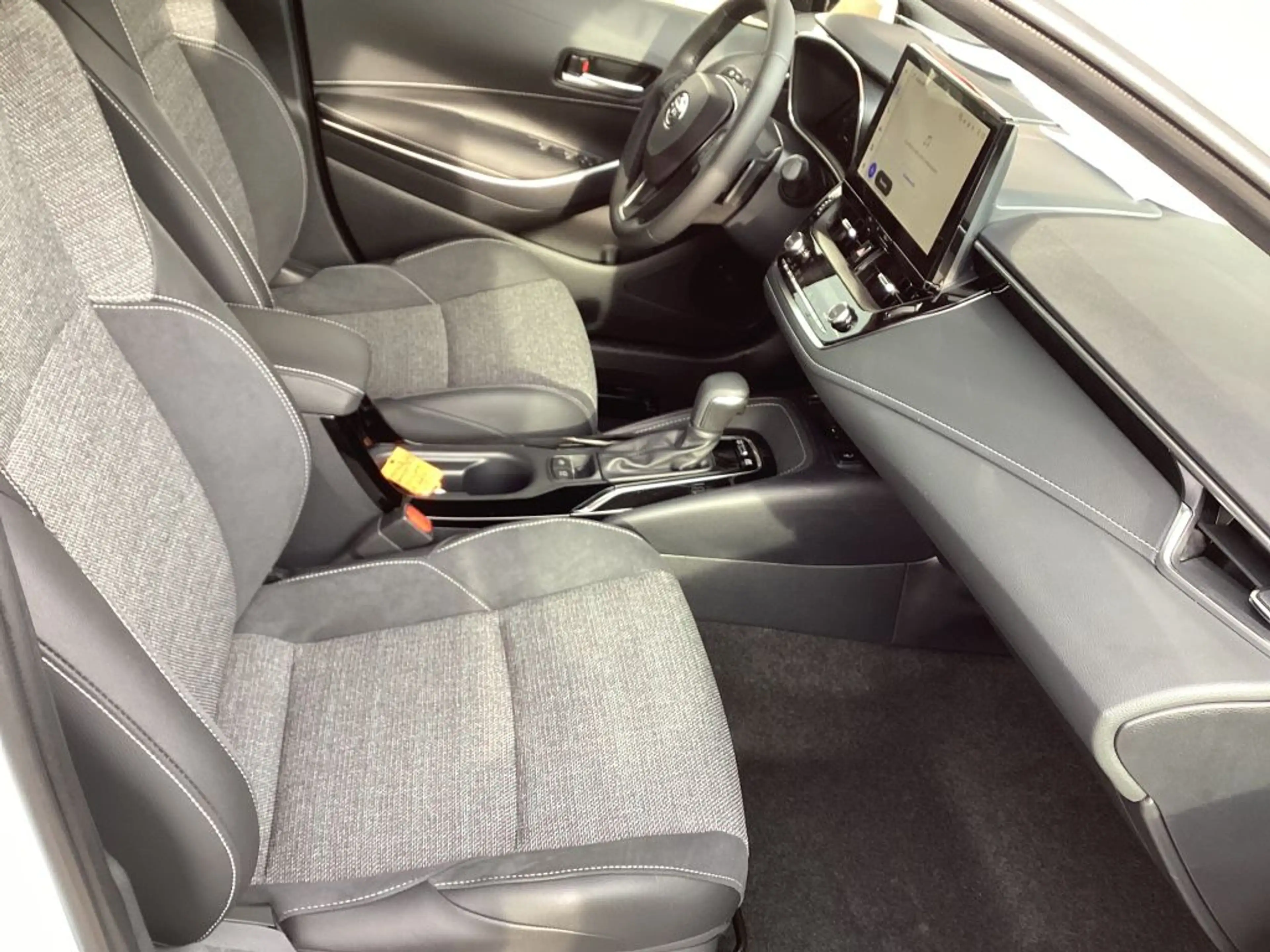 Toyota Corolla 1.8 Hybrid Touring Sports Teamplayer — photo 12
