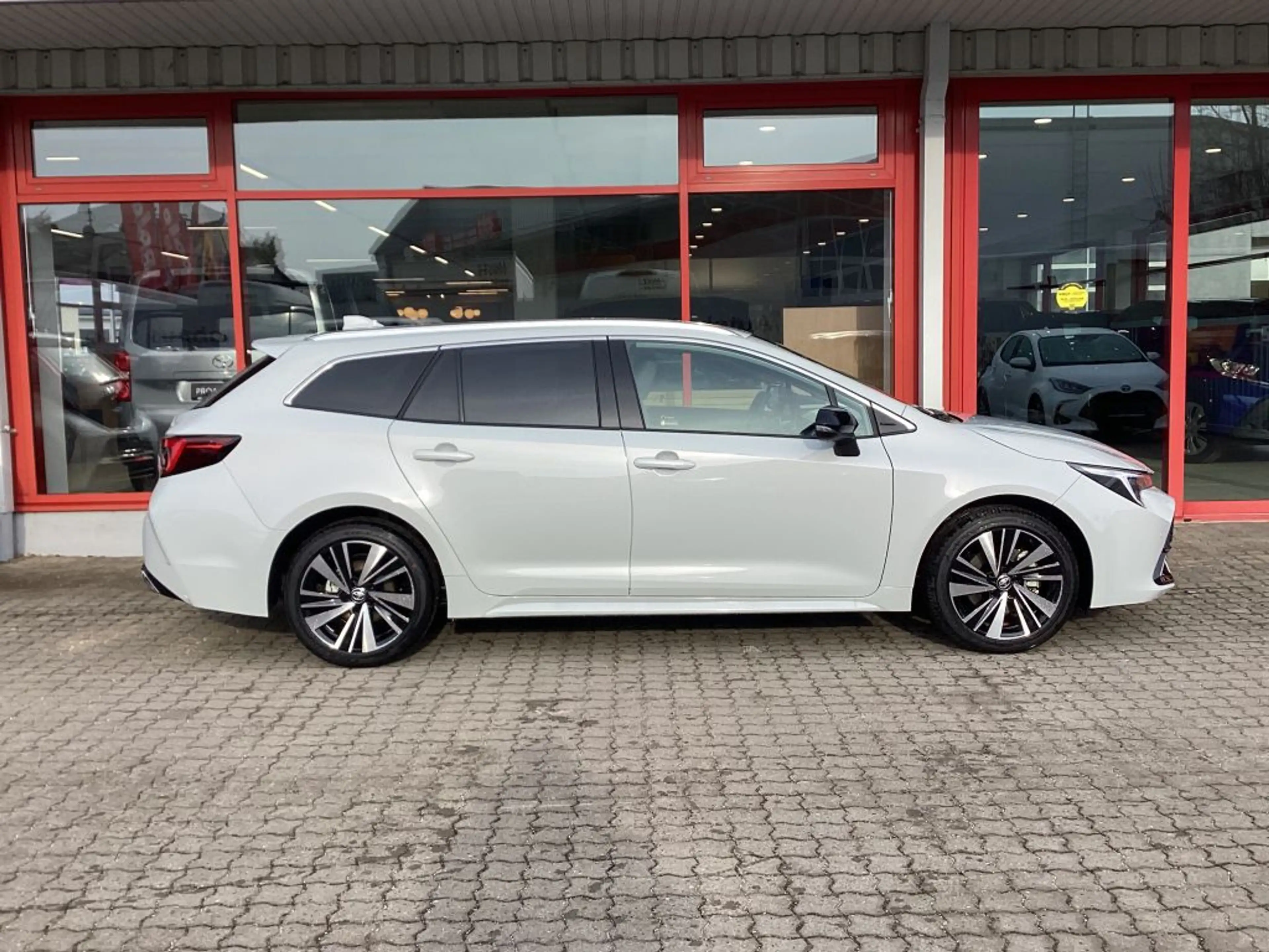 Toyota Corolla 1.8 Hybrid Touring Sports Teamplayer — photo 5