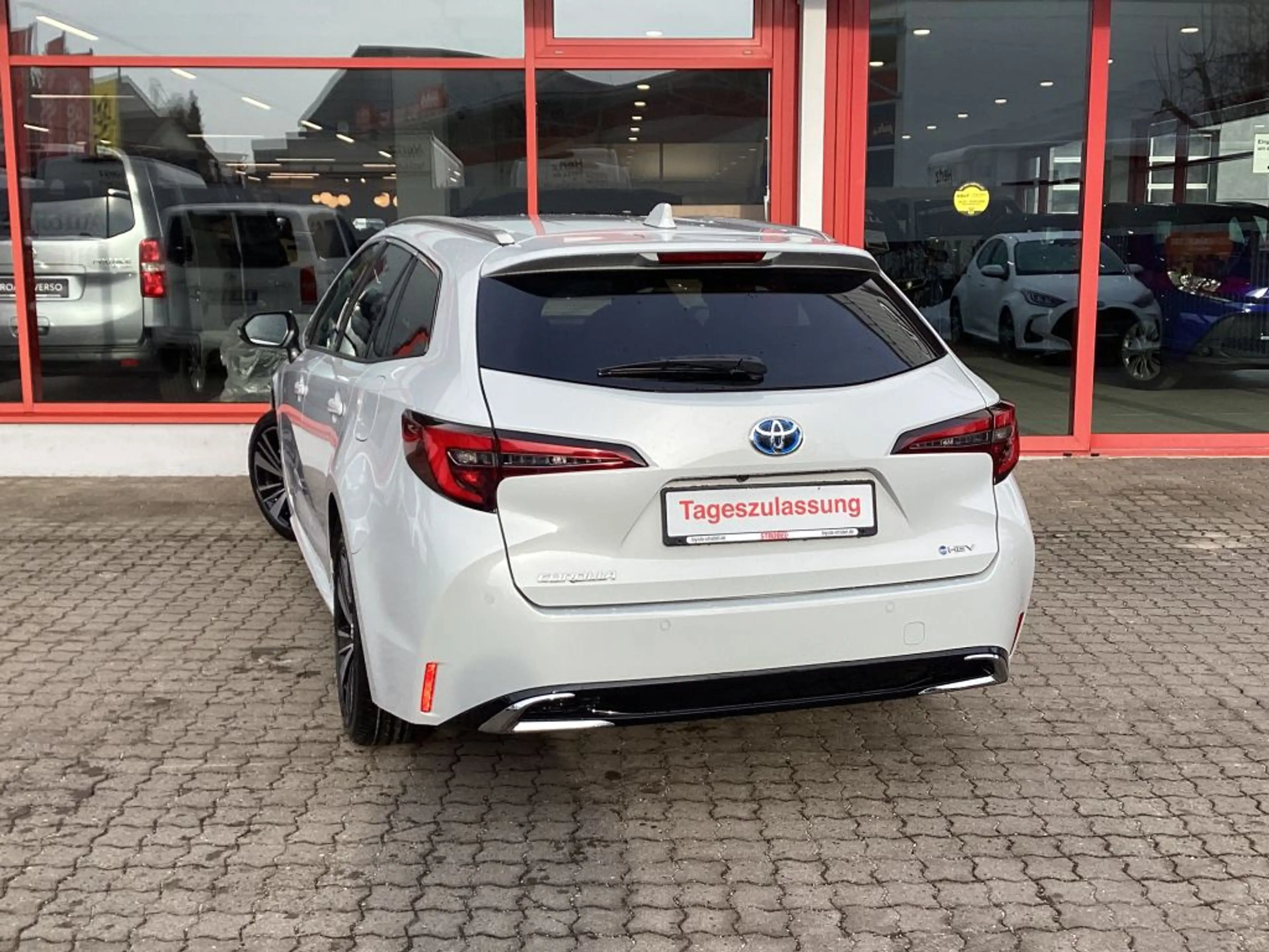 Toyota Corolla 1.8 Hybrid Touring Sports Teamplayer — photo 3
