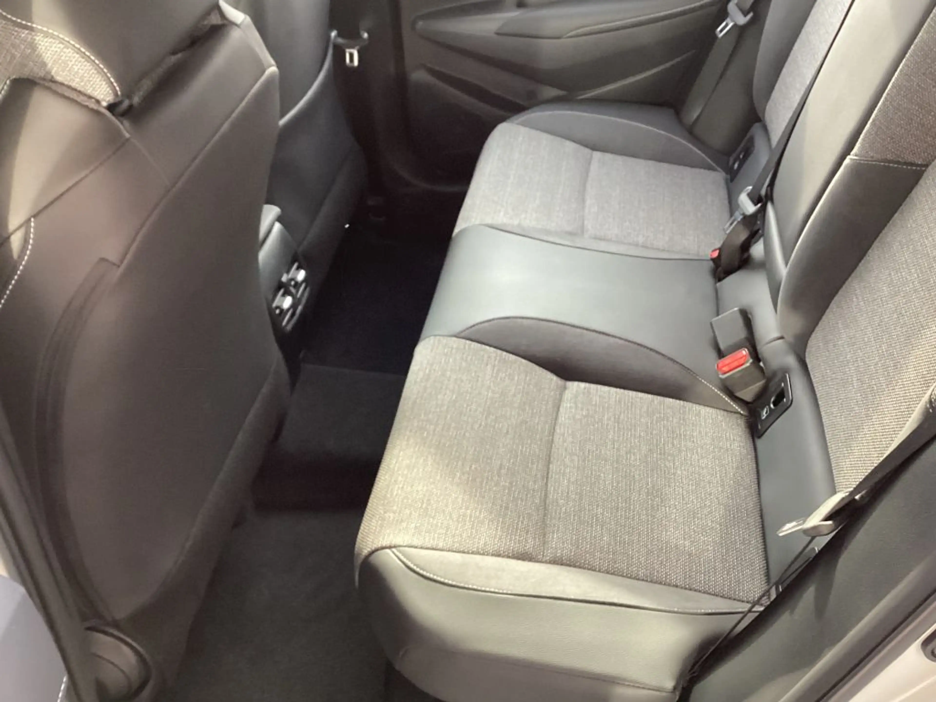 Toyota Corolla 1.8 Hybrid Touring Sports Teamplayer — photo 13