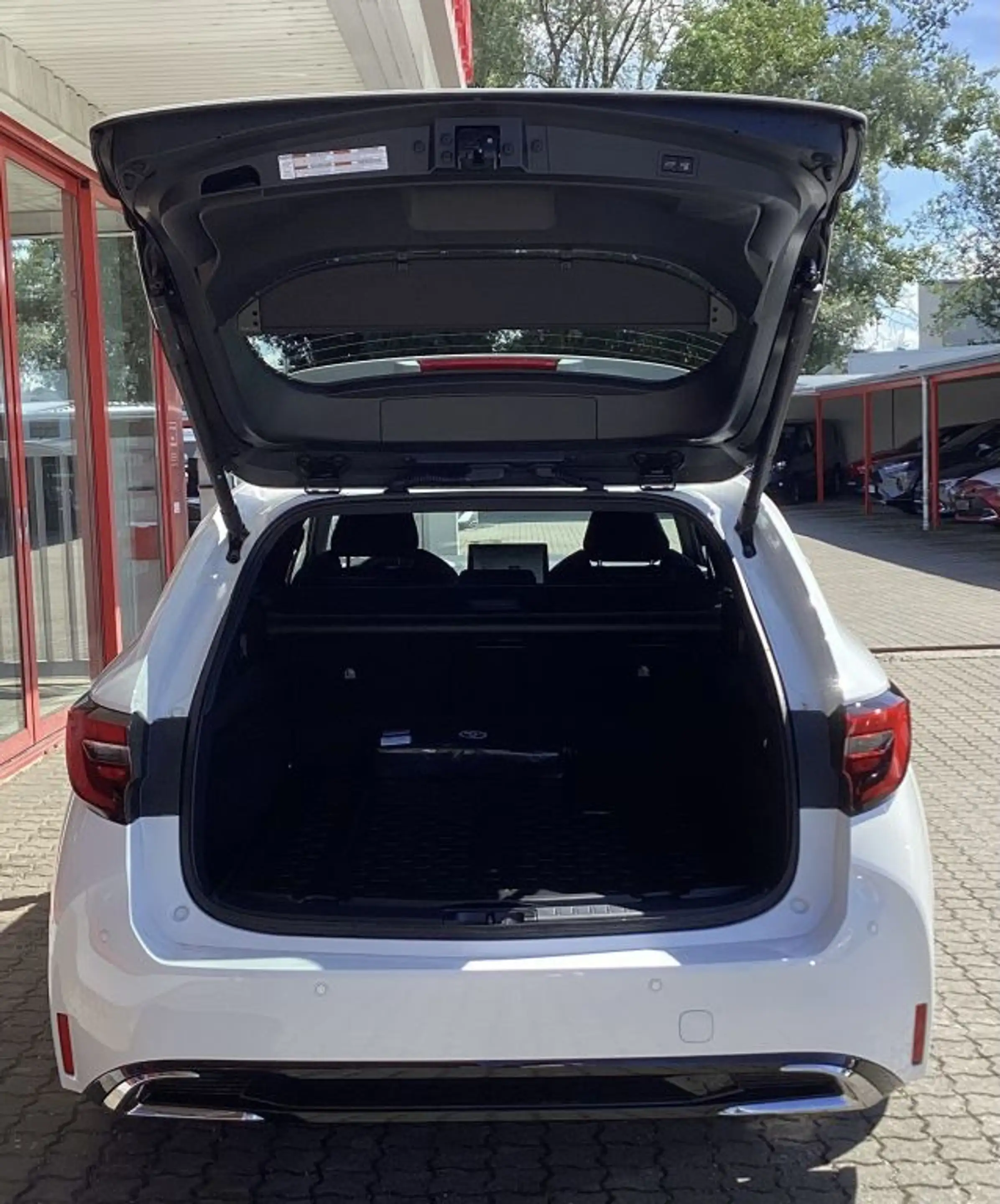 Toyota Corolla 1.8 Hybrid Touring Sports Teamplayer — photo 14
