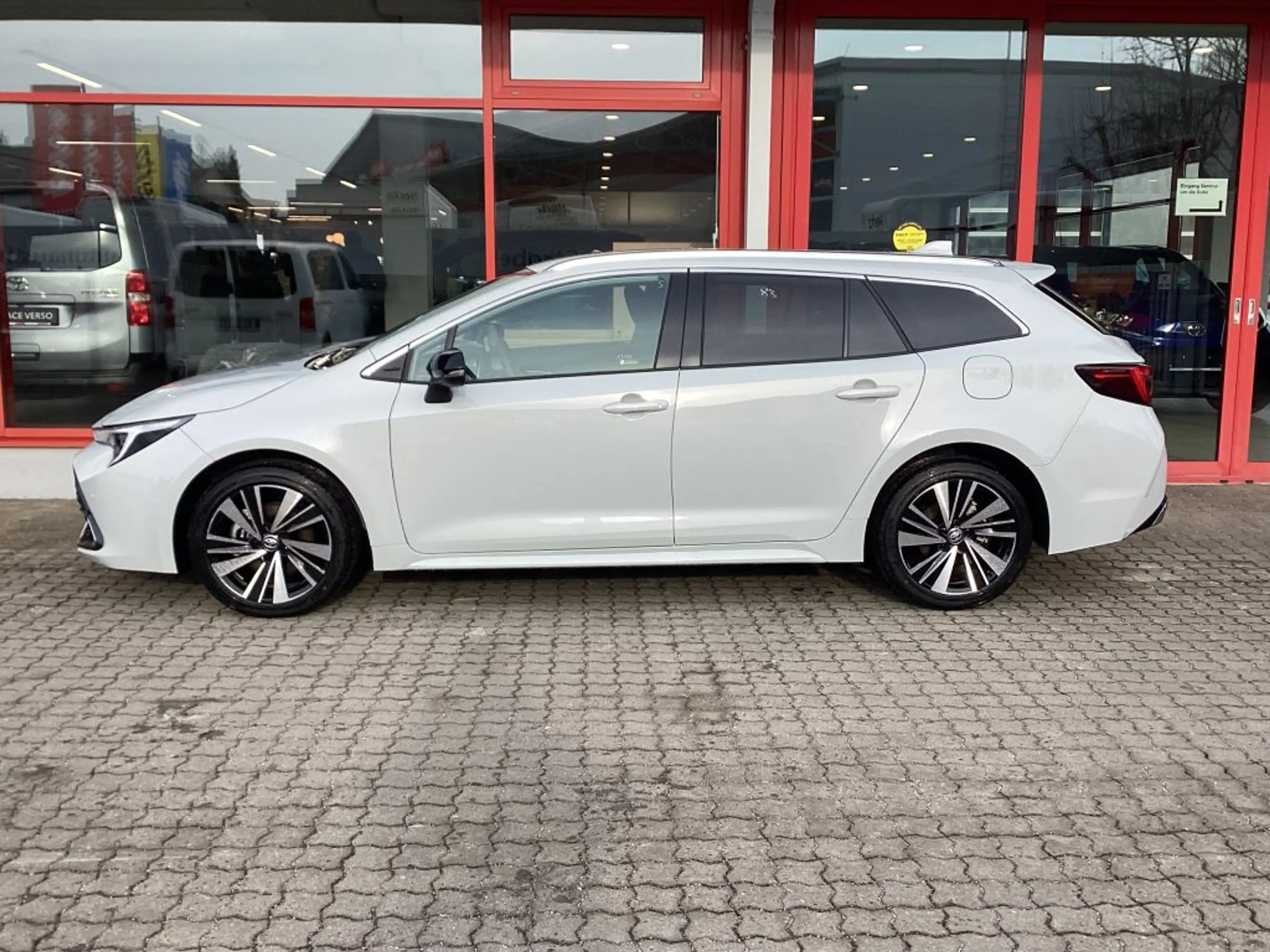 Toyota Corolla 1.8 Hybrid Touring Sports Teamplayer — photo 2