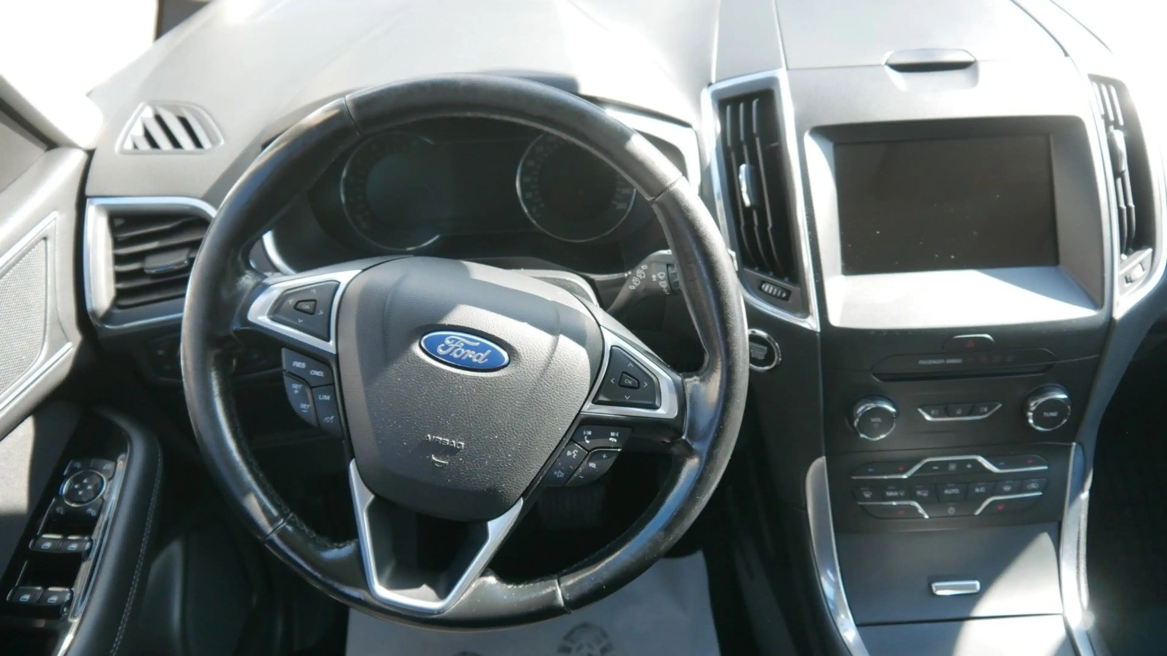 Ford Galaxy 2,0 EcoBlue 110kW Titanium — photo 10