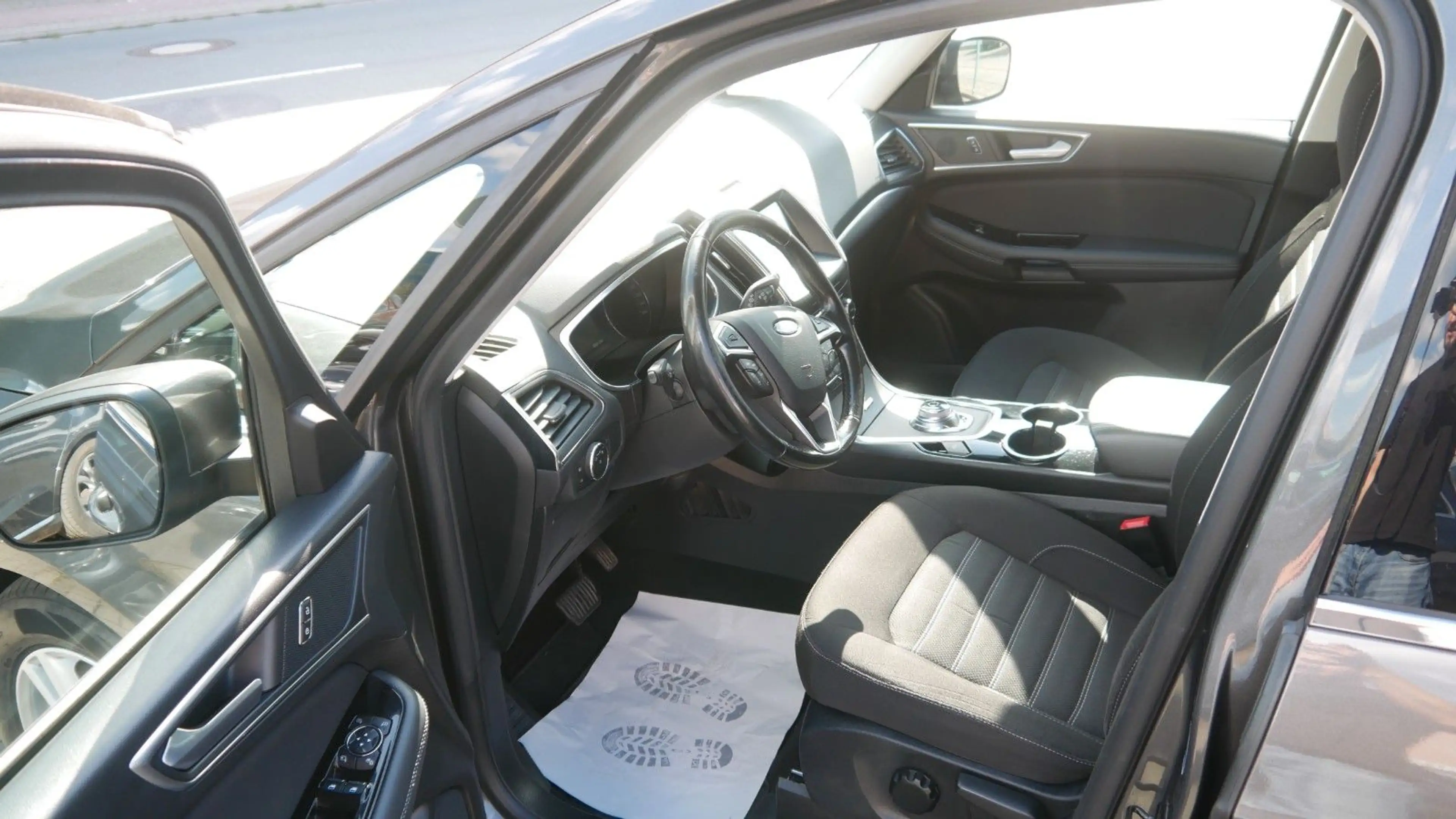 Ford Galaxy 2,0 EcoBlue 110kW Titanium — photo 9