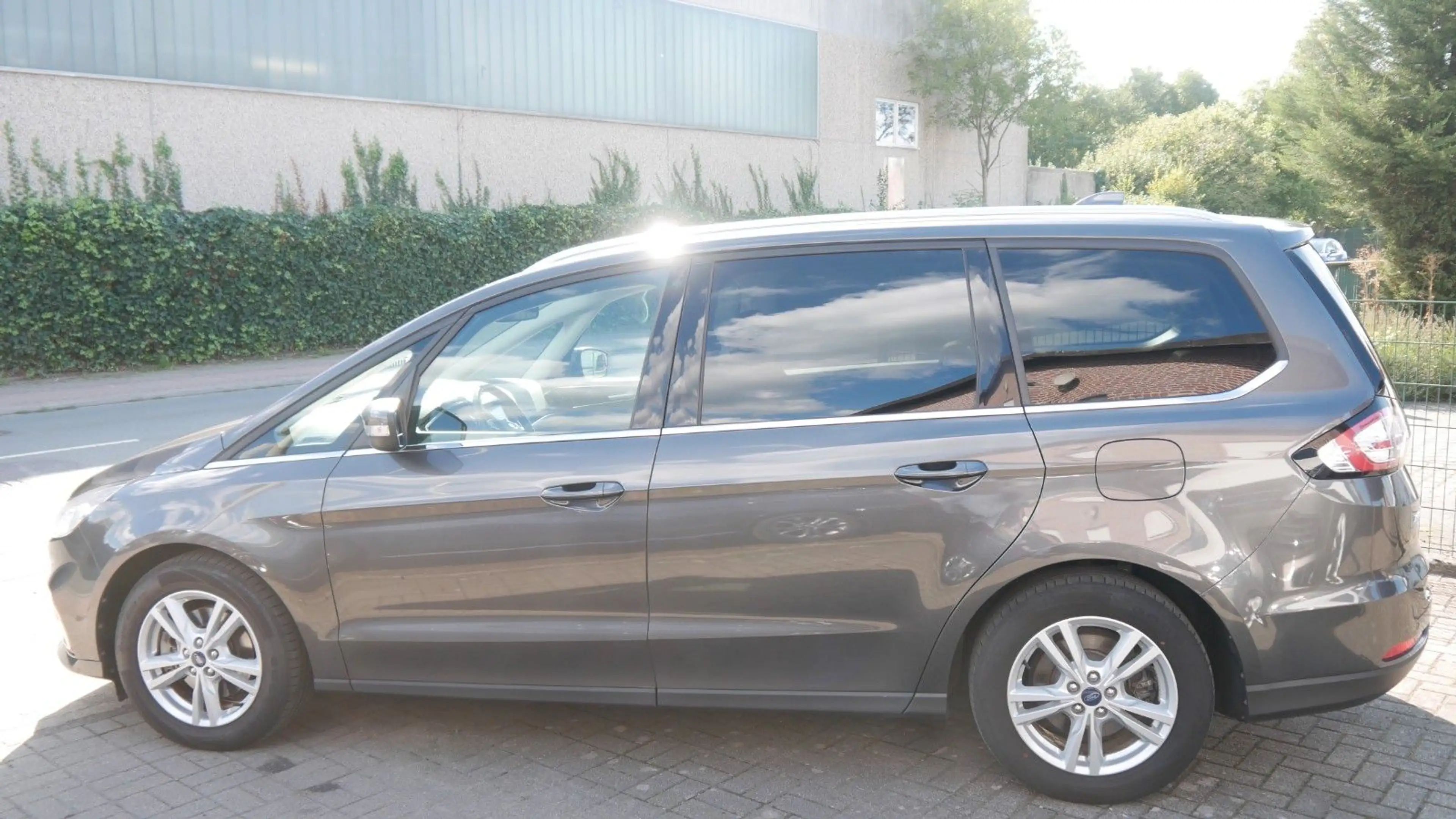 Ford Galaxy 2,0 EcoBlue 110kW Titanium — photo 4