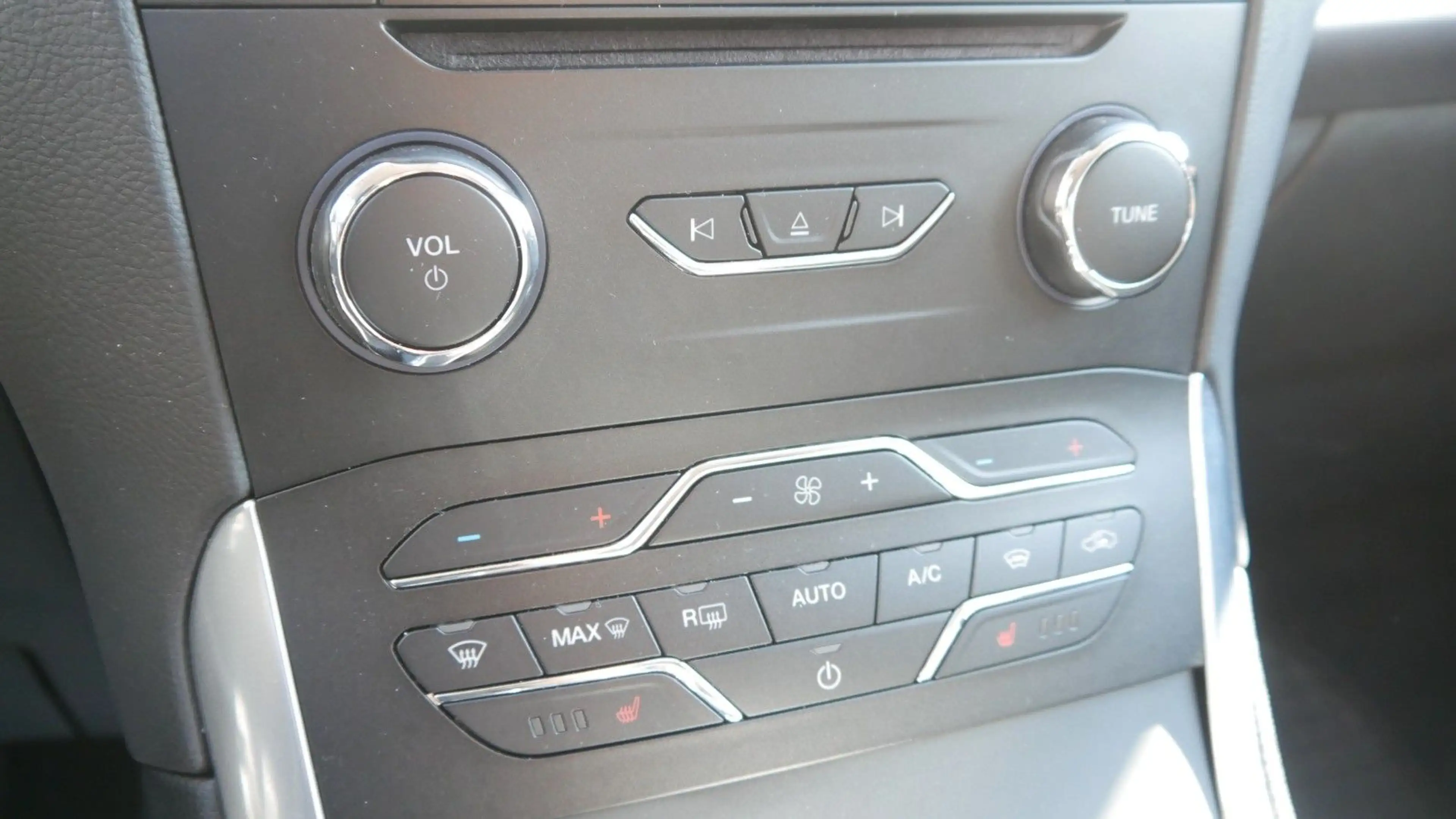 Ford Galaxy 2,0 EcoBlue 110kW Titanium — photo 12