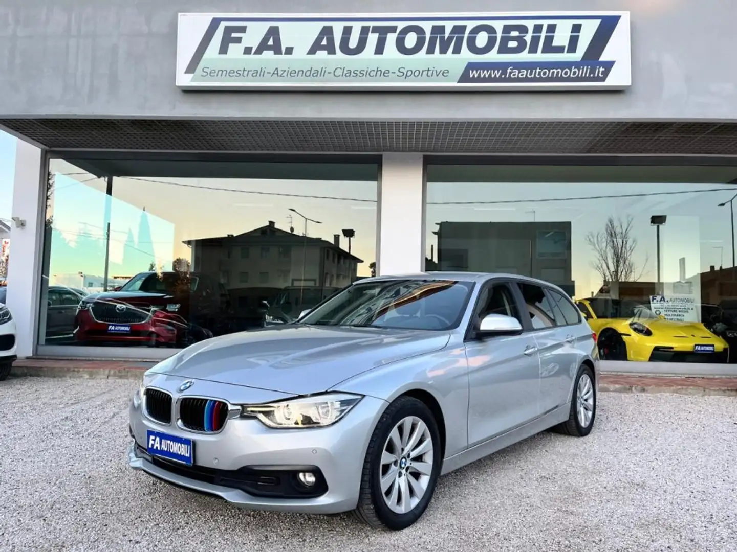 BMW 318 d Touring Business Advantage autom. Argento - 1
