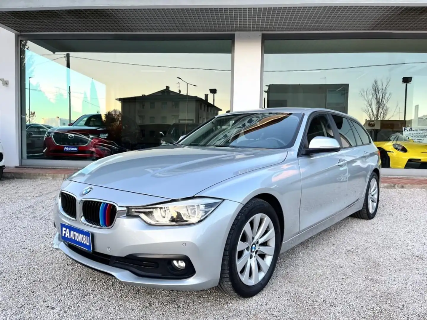 BMW 318 d Touring Business Advantage autom. Argento - 2