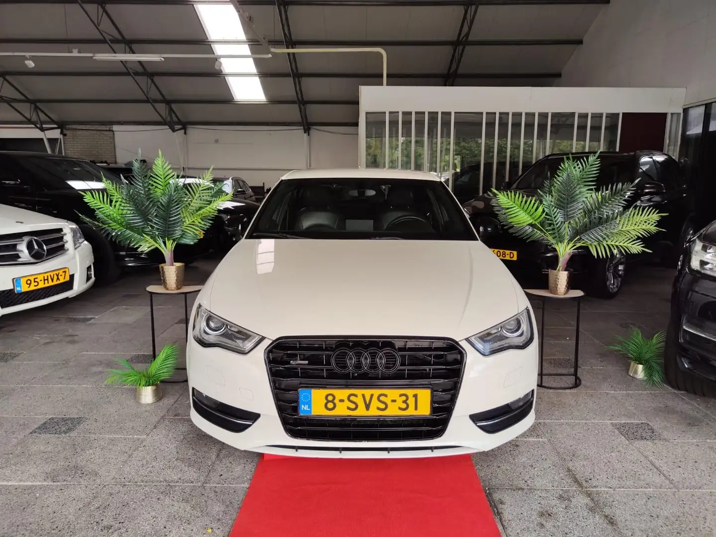 Audi A3 Sportback 1.6 TDI S-LINE NAVI! 2013 Wit - 1
