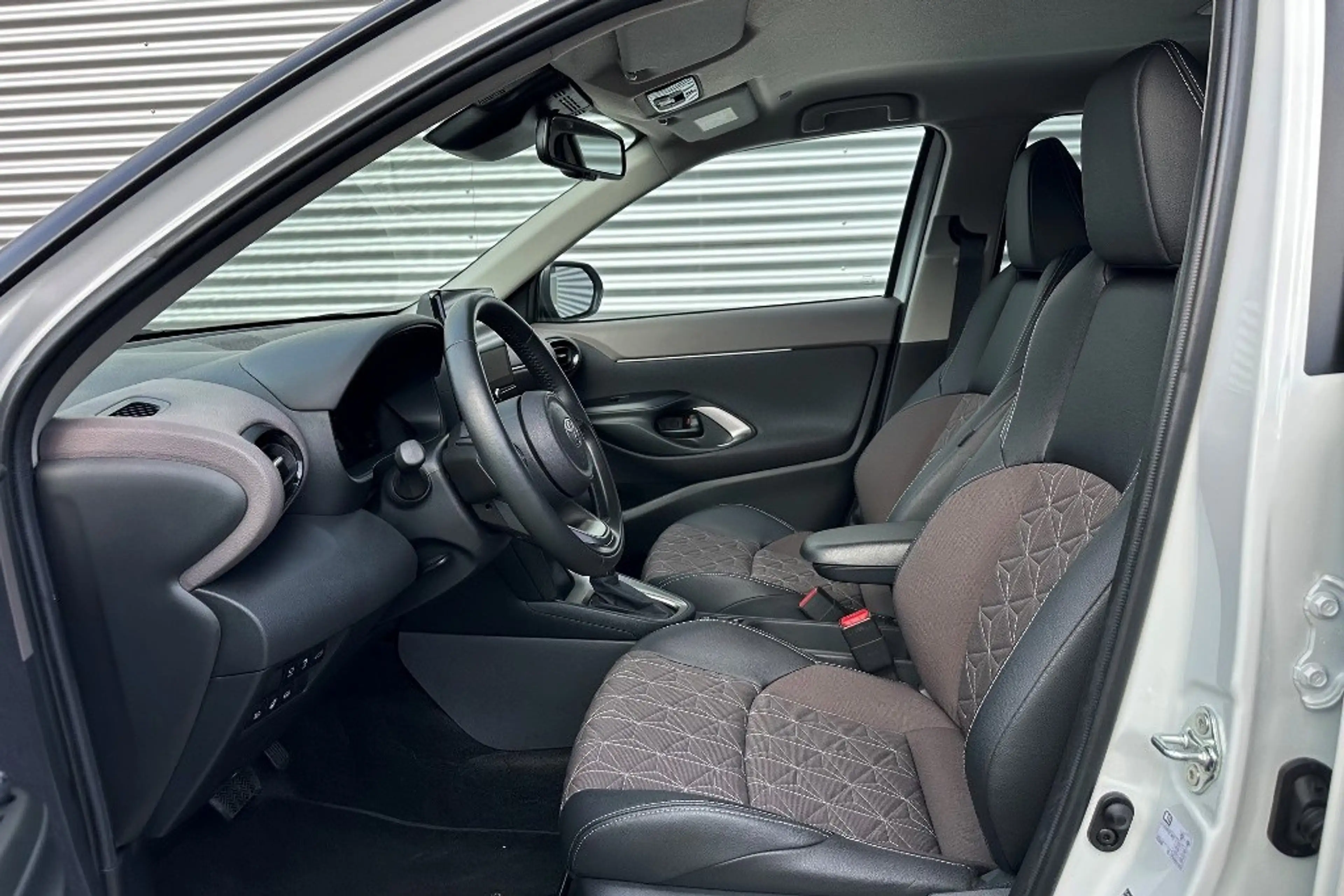 Toyota Yaris Cross 1.5 Hybrid 130 Executive 360Gr. / Bi-Tone — photo 5
