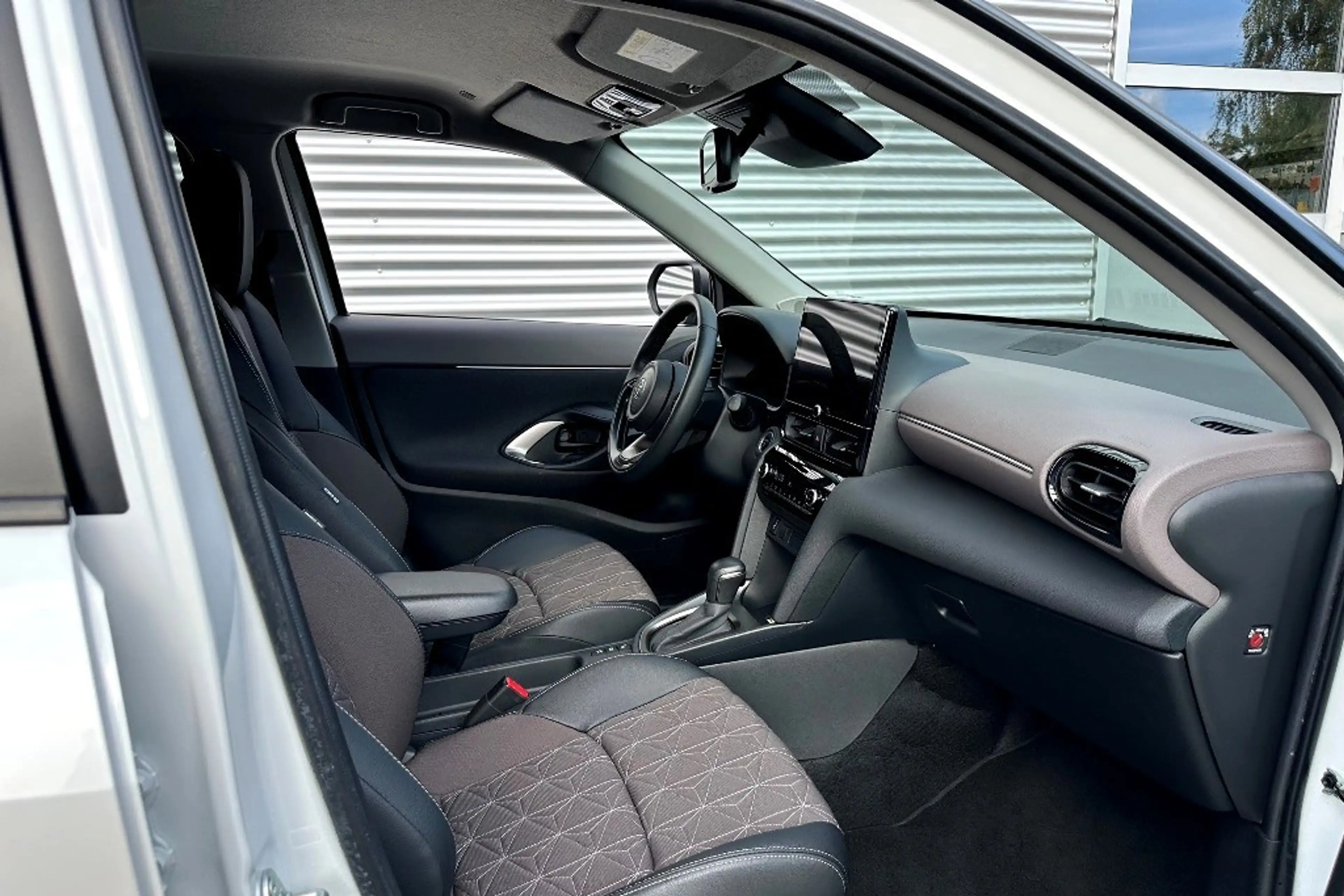 Toyota Yaris Cross 1.5 Hybrid 130 Executive 360Gr. / Bi-Tone — photo 4