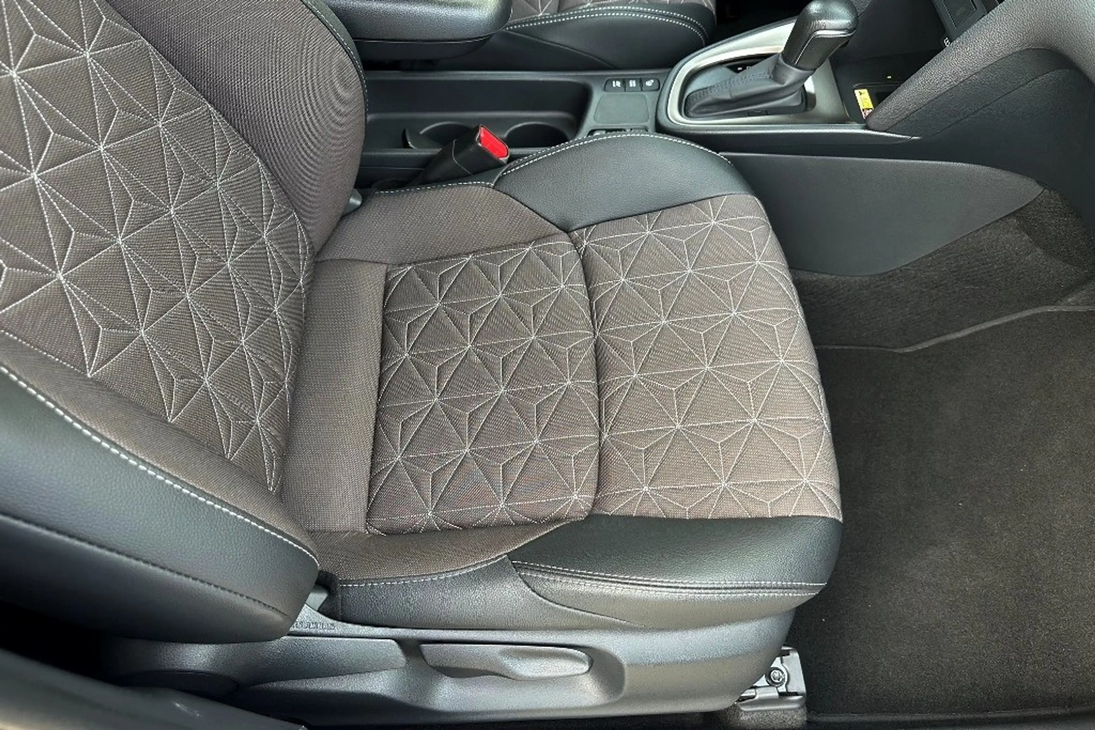 Toyota Yaris Cross 1.5 Hybrid 130 Executive 360Gr. / Bi-Tone — photo 15