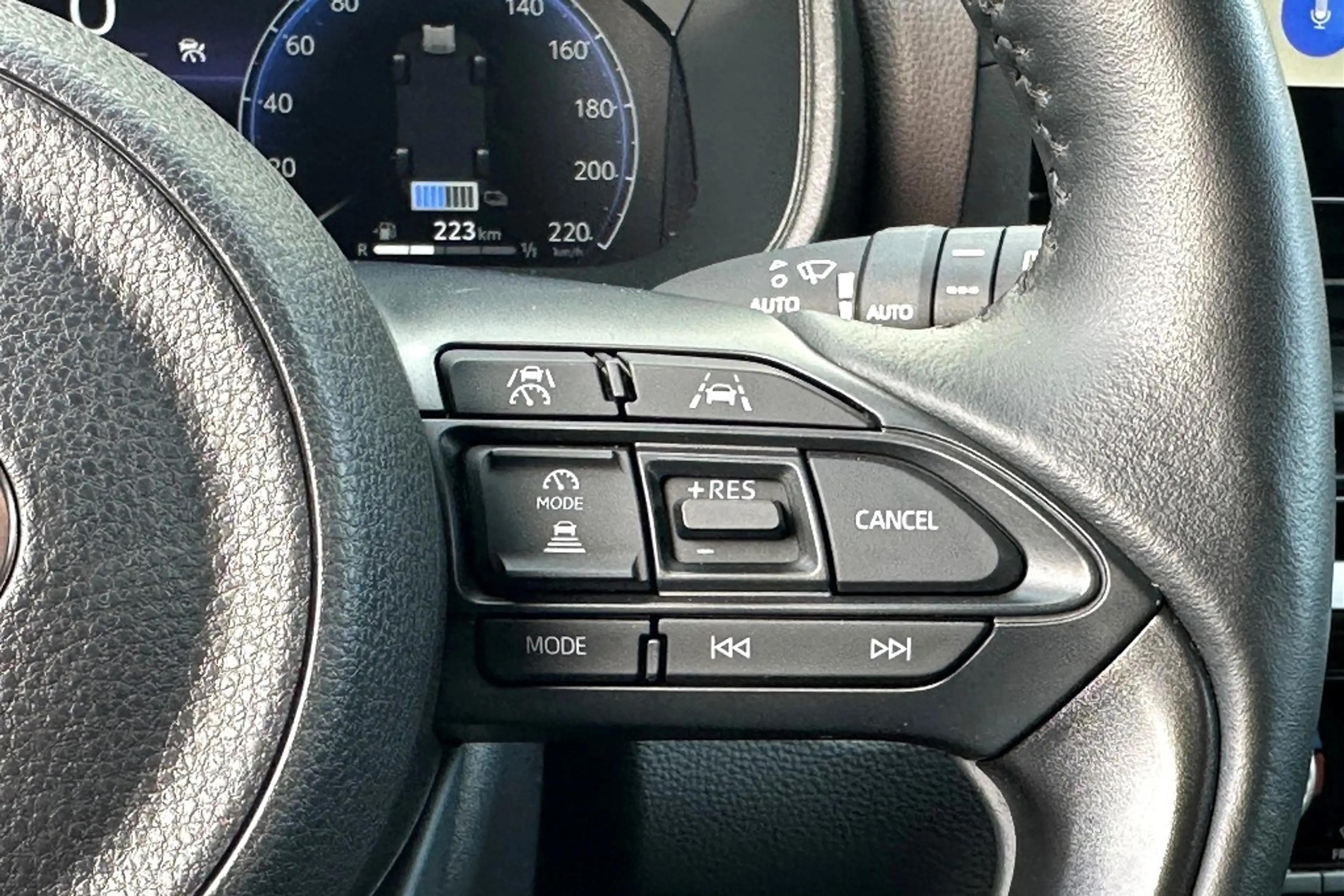 Toyota Yaris Cross 1.5 Hybrid 130 Executive 360Gr. / Bi-Tone — photo 26