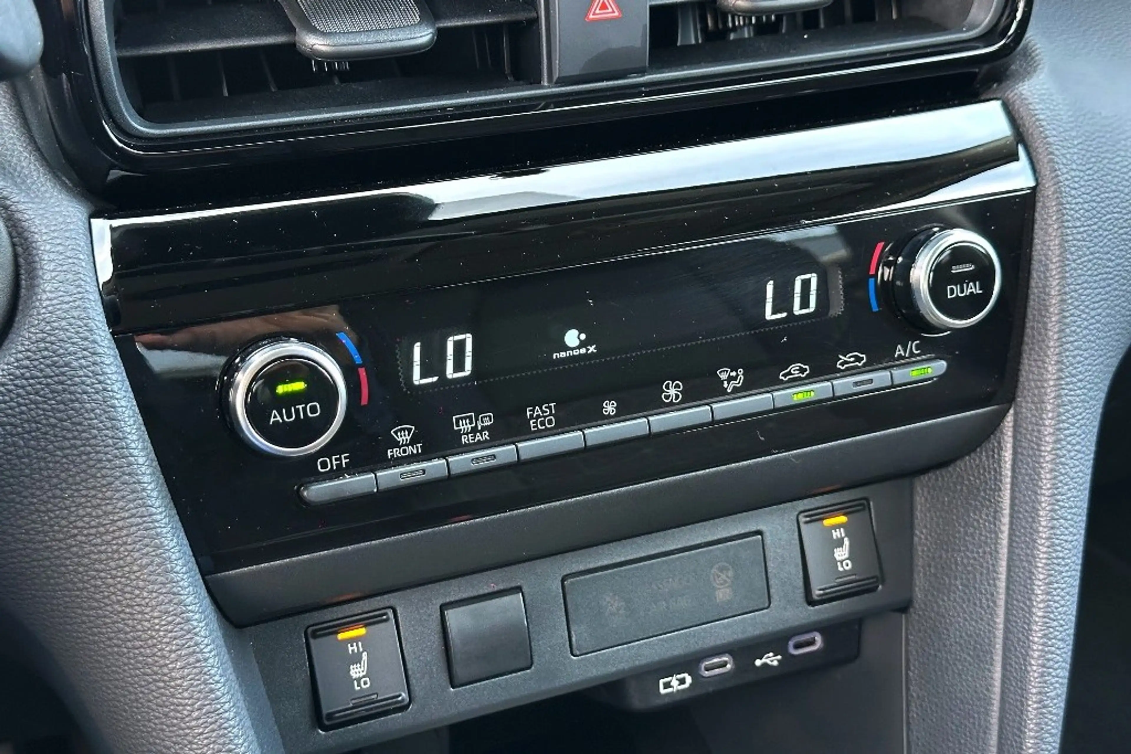 Toyota Yaris Cross 1.5 Hybrid 130 Executive 360Gr. / Bi-Tone — photo 21