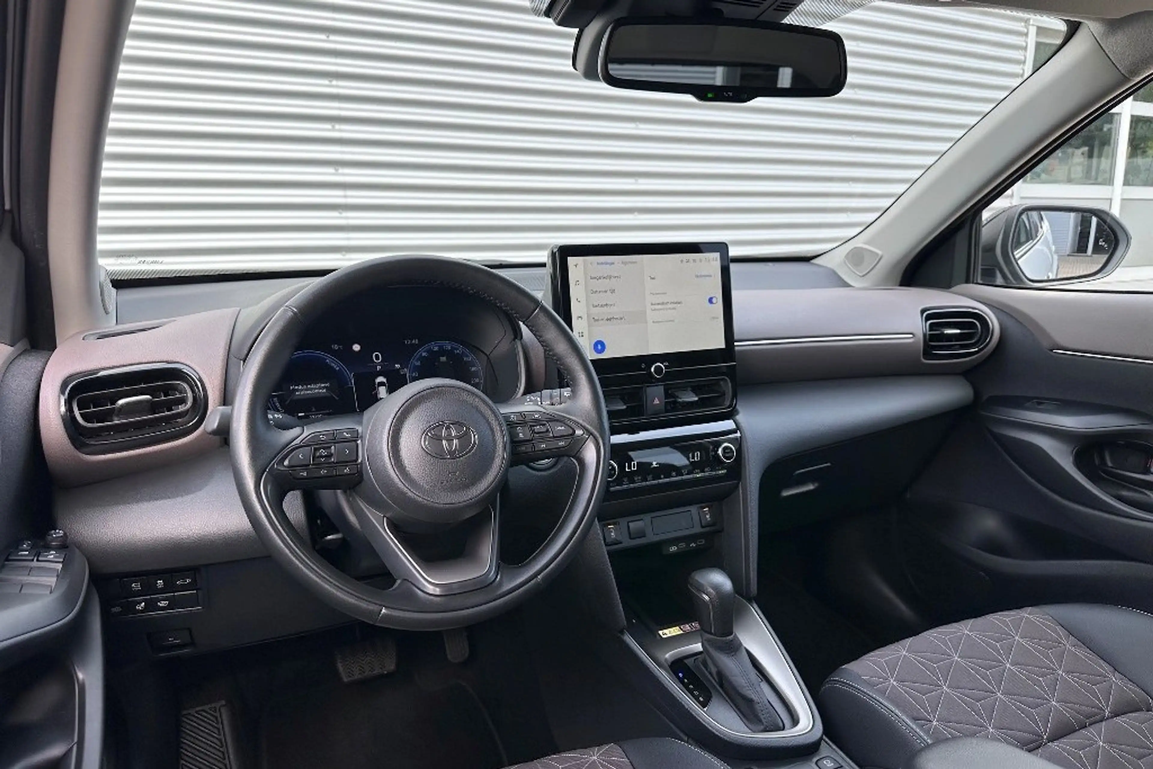 Toyota Yaris Cross 1.5 Hybrid 130 Executive 360Gr. / Bi-Tone — photo 9