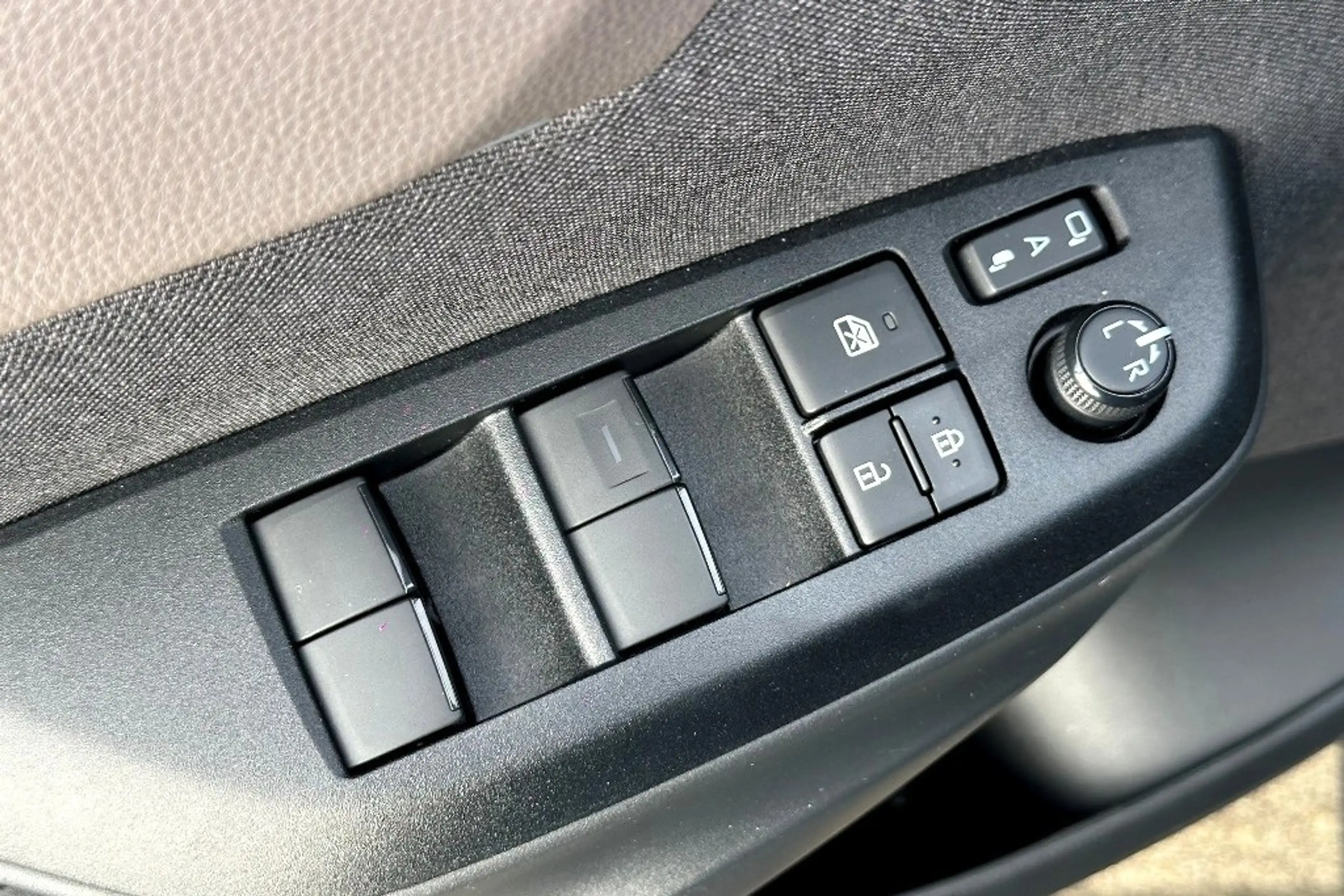 Toyota Yaris Cross 1.5 Hybrid 130 Executive 360Gr. / Bi-Tone — photo 29