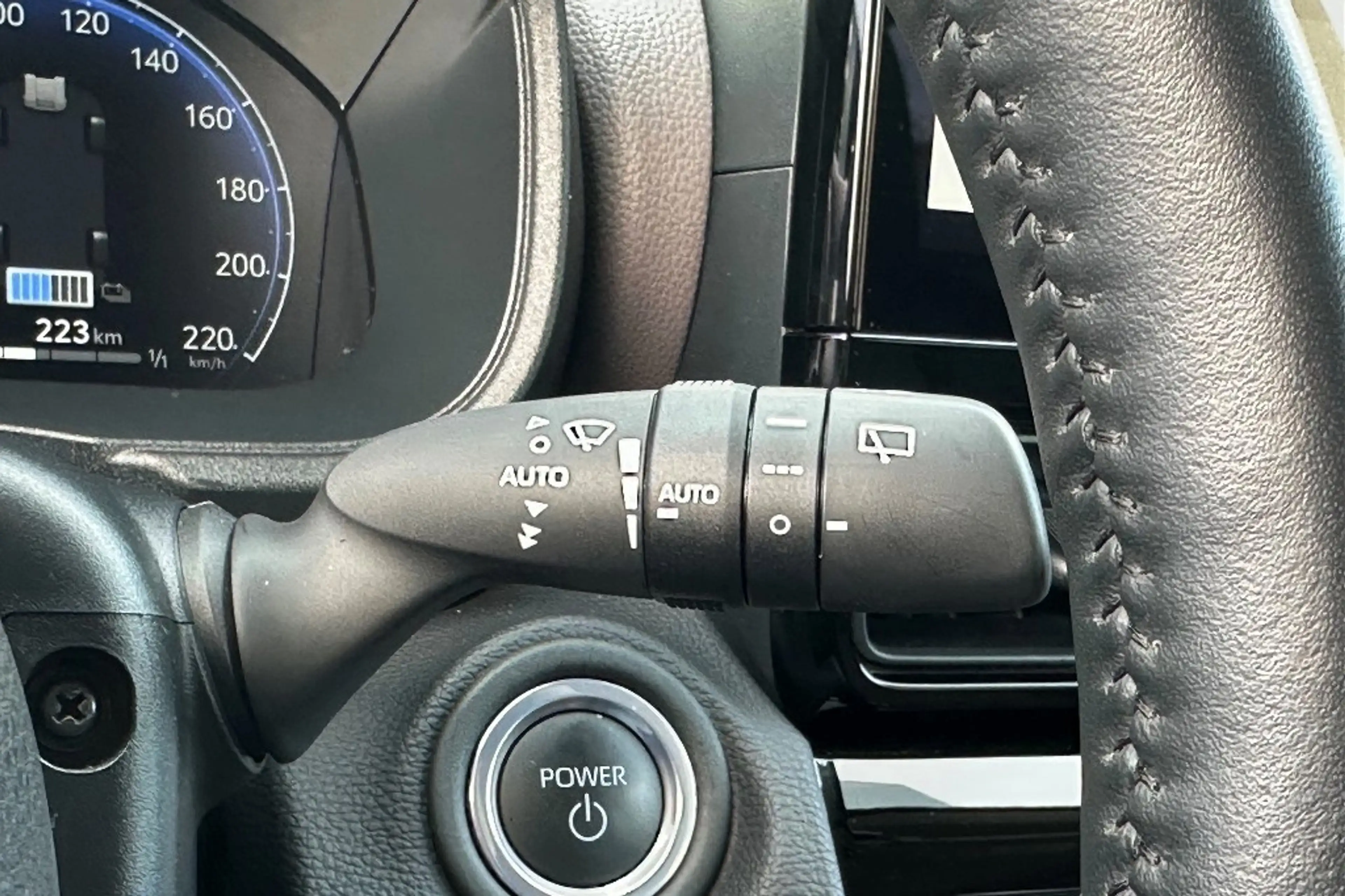 Toyota Yaris Cross 1.5 Hybrid 130 Executive 360Gr. / Bi-Tone — photo 28