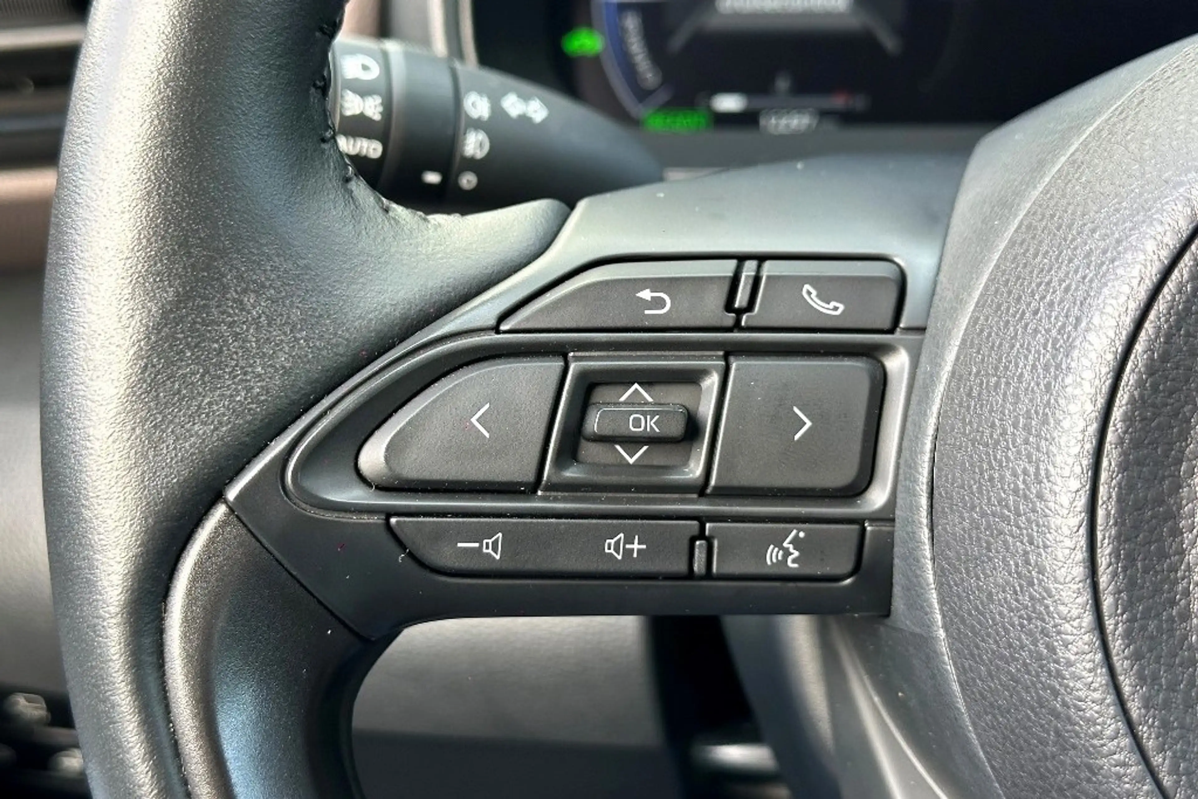 Toyota Yaris Cross 1.5 Hybrid 130 Executive 360Gr. / Bi-Tone — photo 25