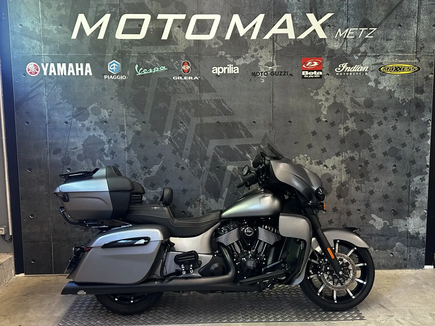 Indian Roadmaster Gris - 1