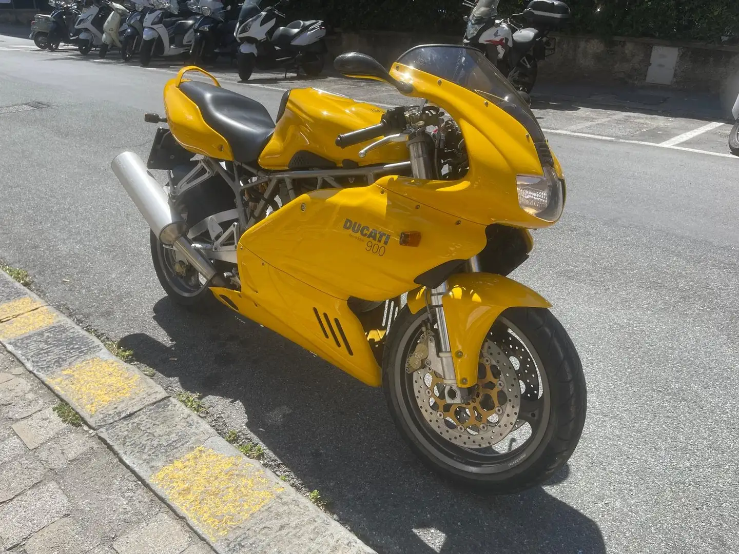 Ducati 900 SS Supersport i.e. Desmo 2 Giallo - 1