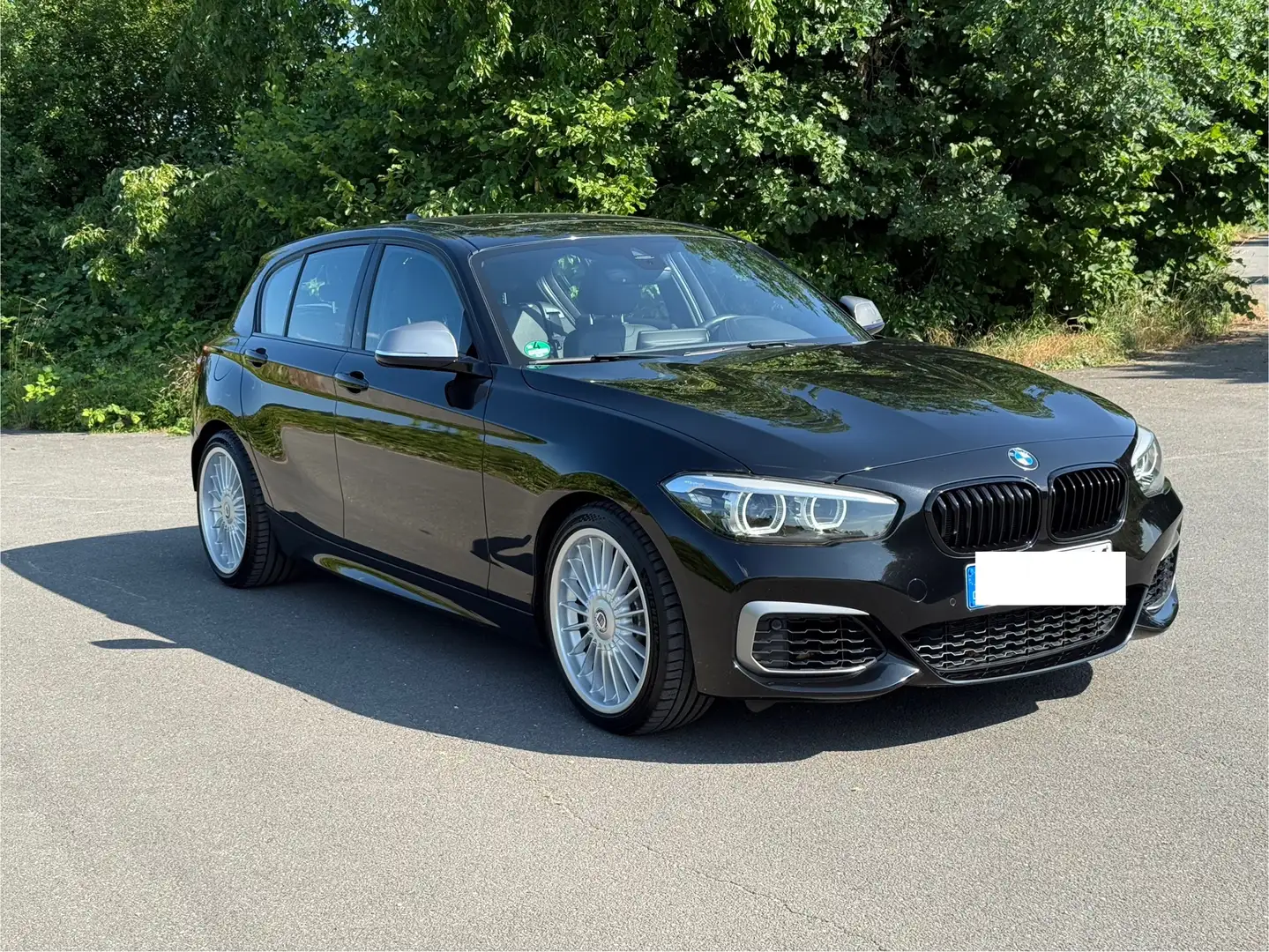 BMW 140 M140i Aut. Special Edition Schwarz - 2