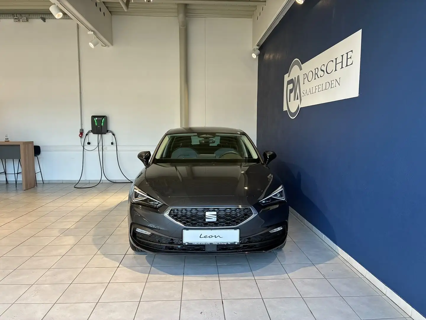 SEAT Leon Style Edition 1.5 TSI 115 PS Grau - 2