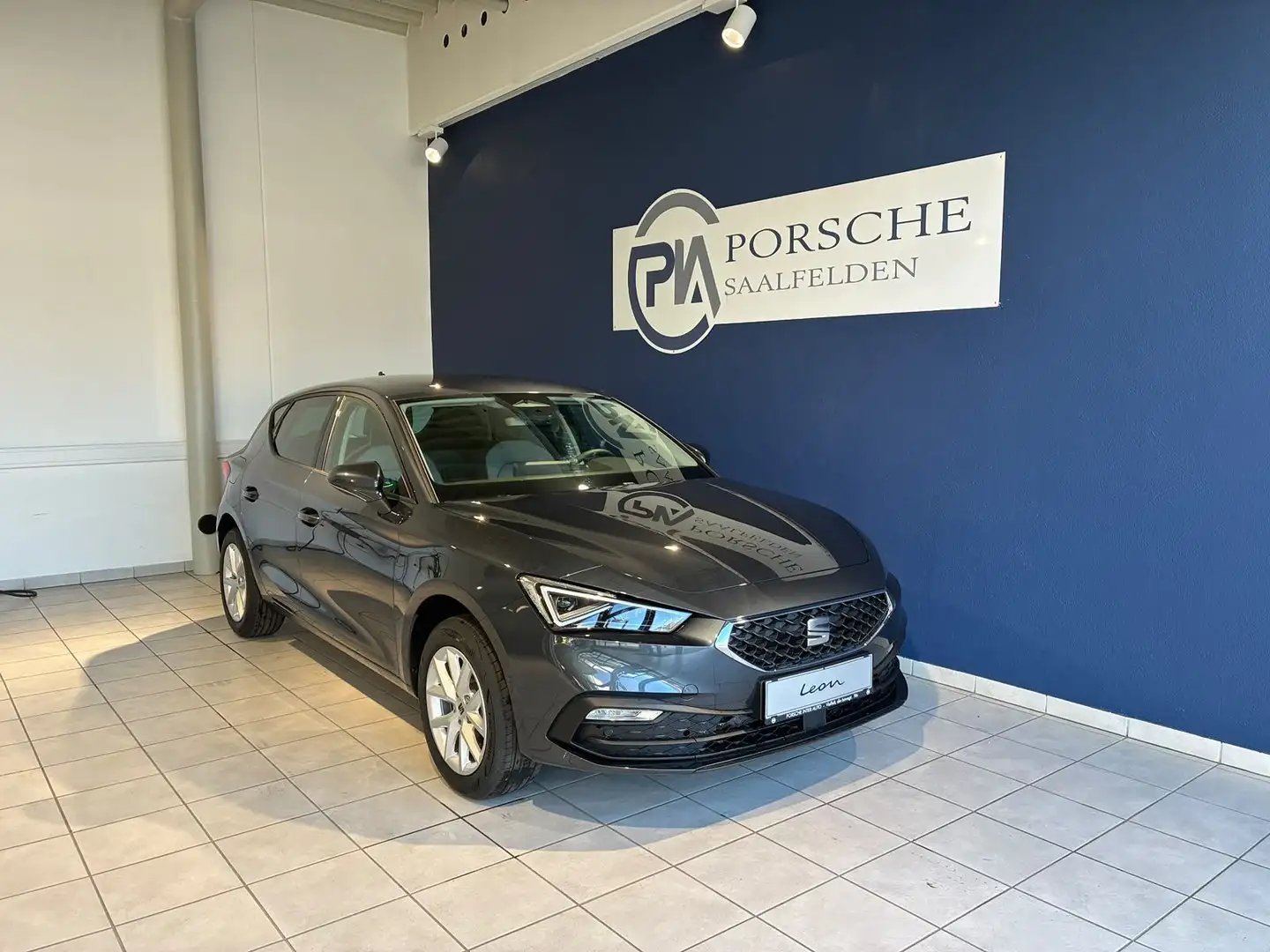 SEAT Leon Style Edition 1.5 TSI 115 PS Grau - 1