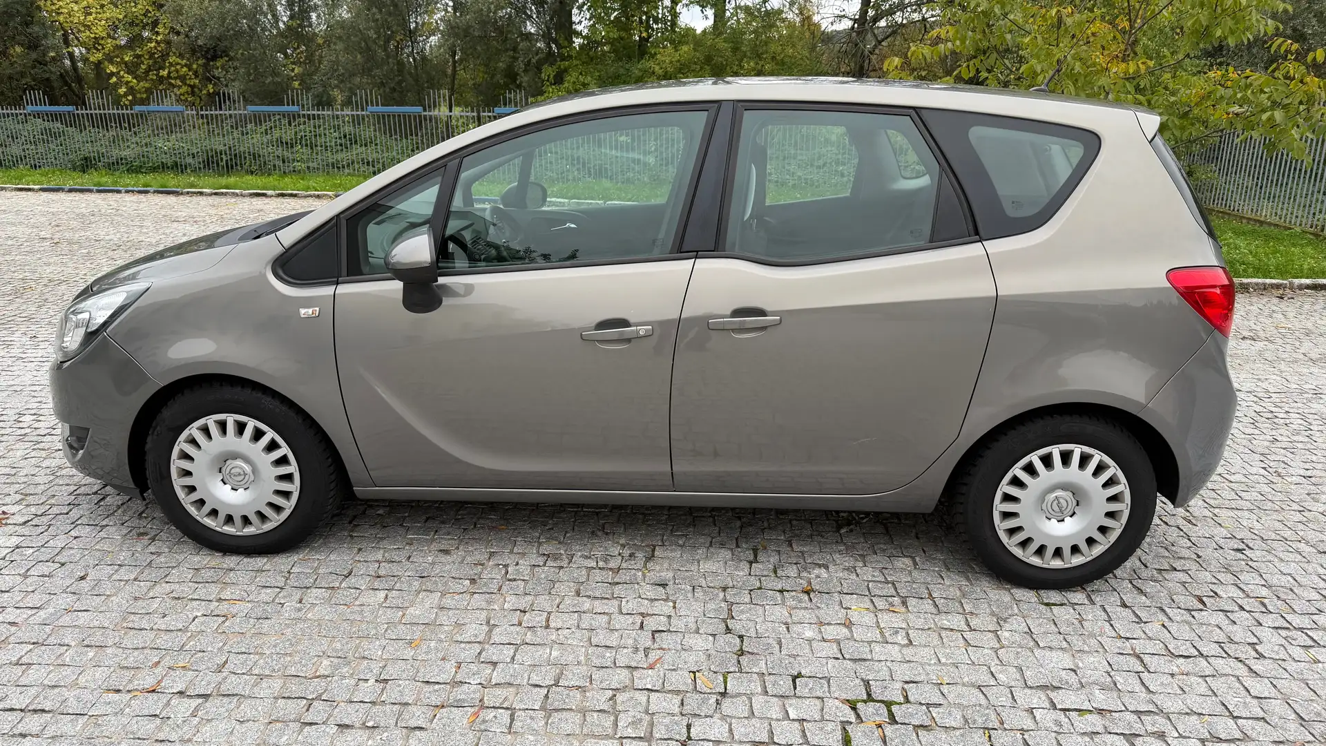 Opel Meriva Meriva 1.4 Automatik, AHK, TÜV, INSPK. NEU! Brun - 2