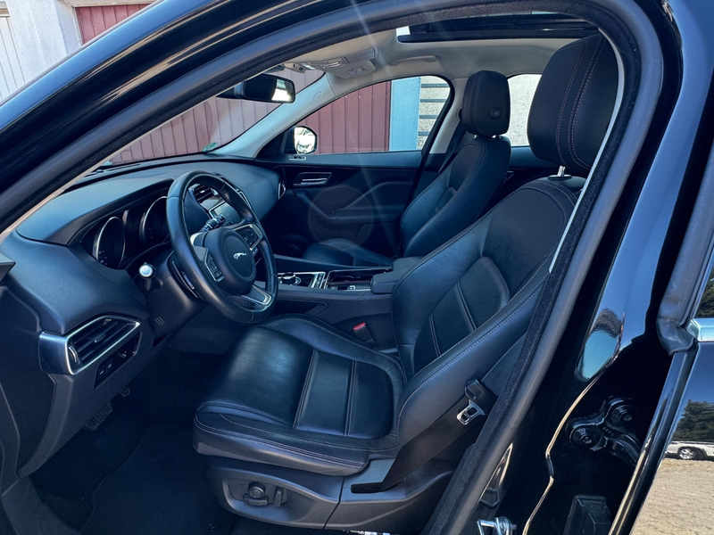Jaguar F-Pace F-PACE Prestige AWD — photo 13