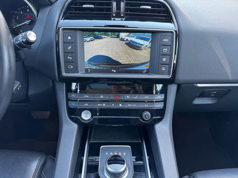 Jaguar F-Pace F-PACE Prestige AWD — photo 2