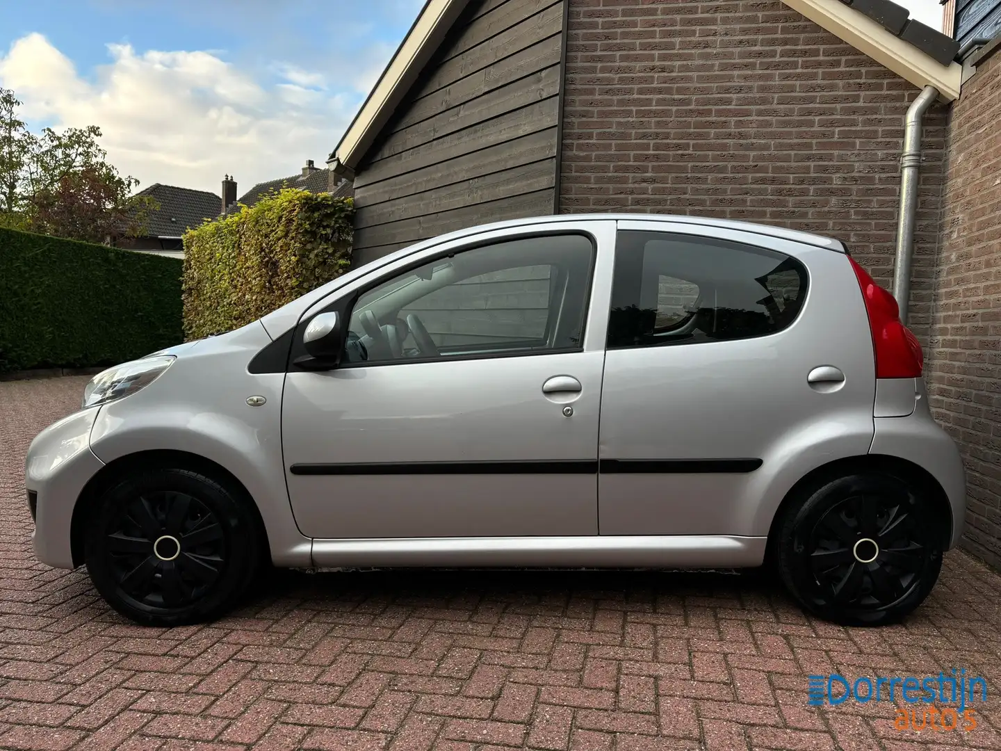 Peugeot 107 1.0-12V XR | Airco | 5-deurs | Elektrische ramen Gris - 2