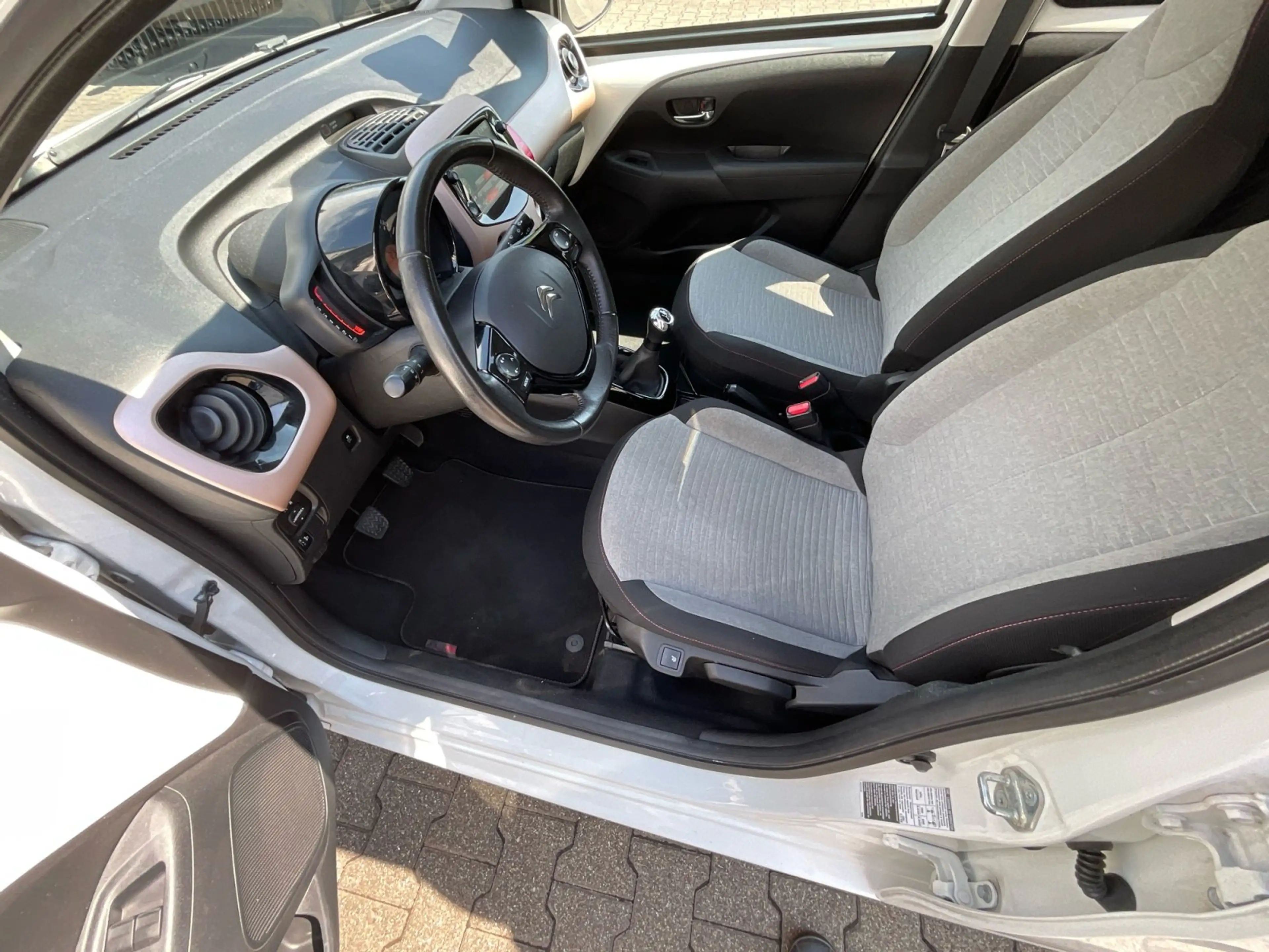Citroen C1 1.0 VTi Elle SHZ+Klimaauto+Rückfahrkamera — photo 12