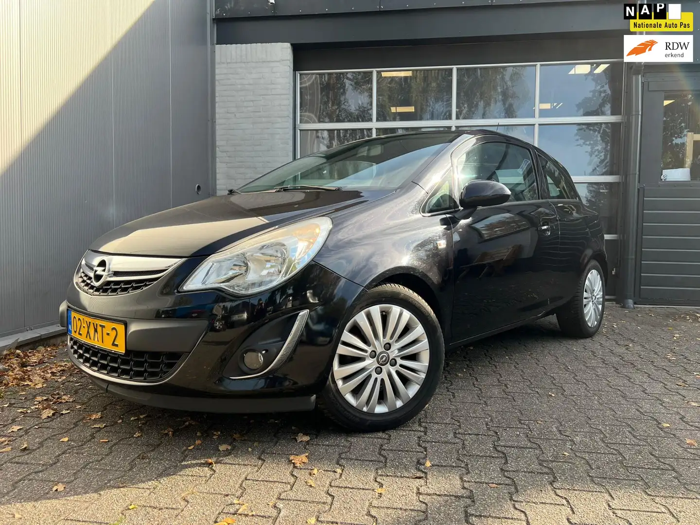 Opel Corsa 1.4-16V Edition *NAVIGATIE* 180dkm APK 07-2026 Air Schwarz - 1