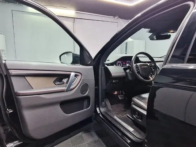 Land Rover Discovery Sport view 7