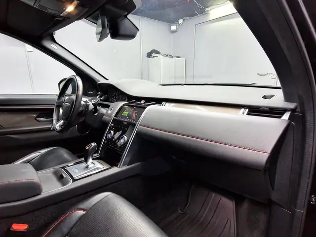 Land Rover Discovery Sport view 12