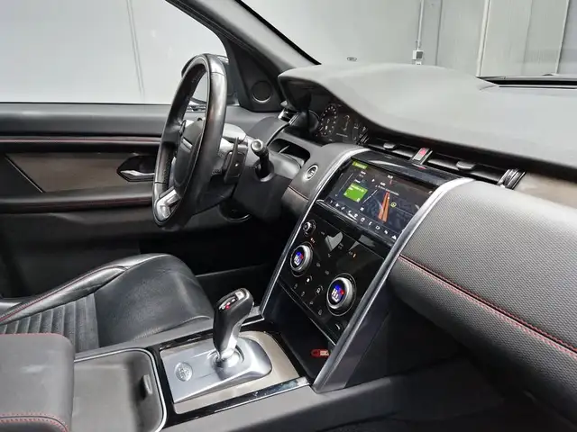 Land Rover Discovery Sport view 13