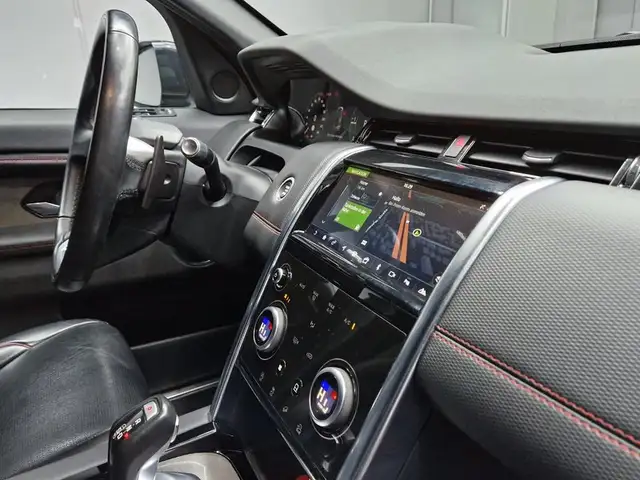 Land Rover Discovery Sport view 14