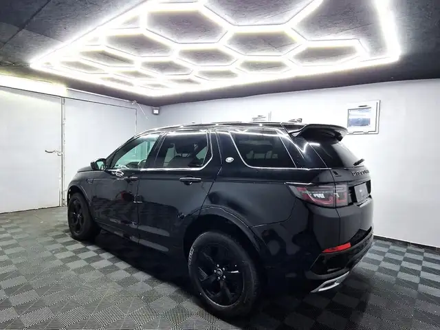 Land Rover Discovery Sport view 3