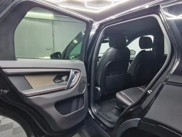 Land Rover Discovery Sport view 9