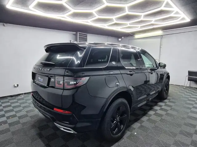 Land Rover Discovery Sport view 4