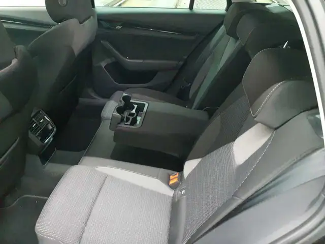 Skoda Octavia view 7