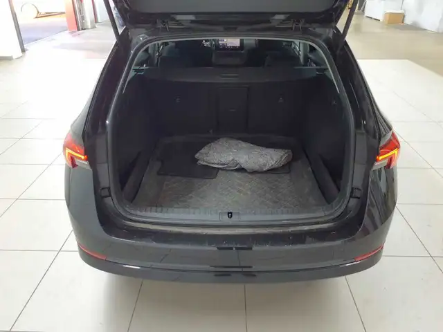 Skoda Octavia view 9