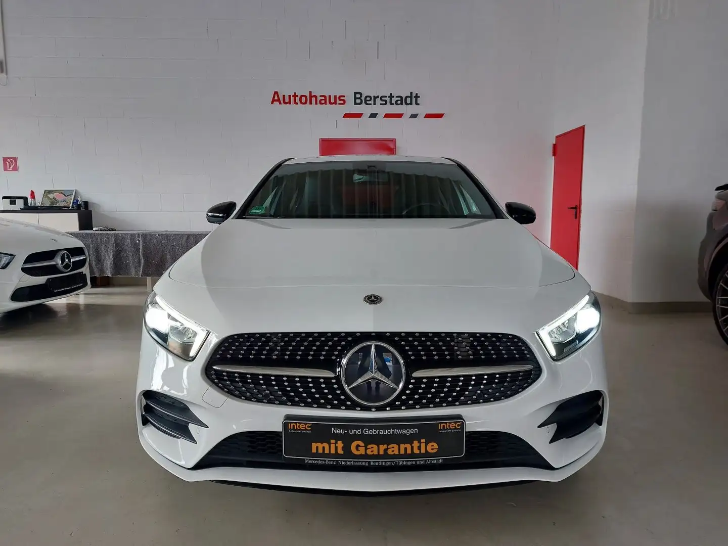 Mercedes-Benz A 200 AMG*NIGHT-PAKET*MBUX*WIDESCREEN*LED*19ZOLL White - 2
