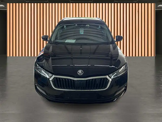 Skoda Octavia view 4