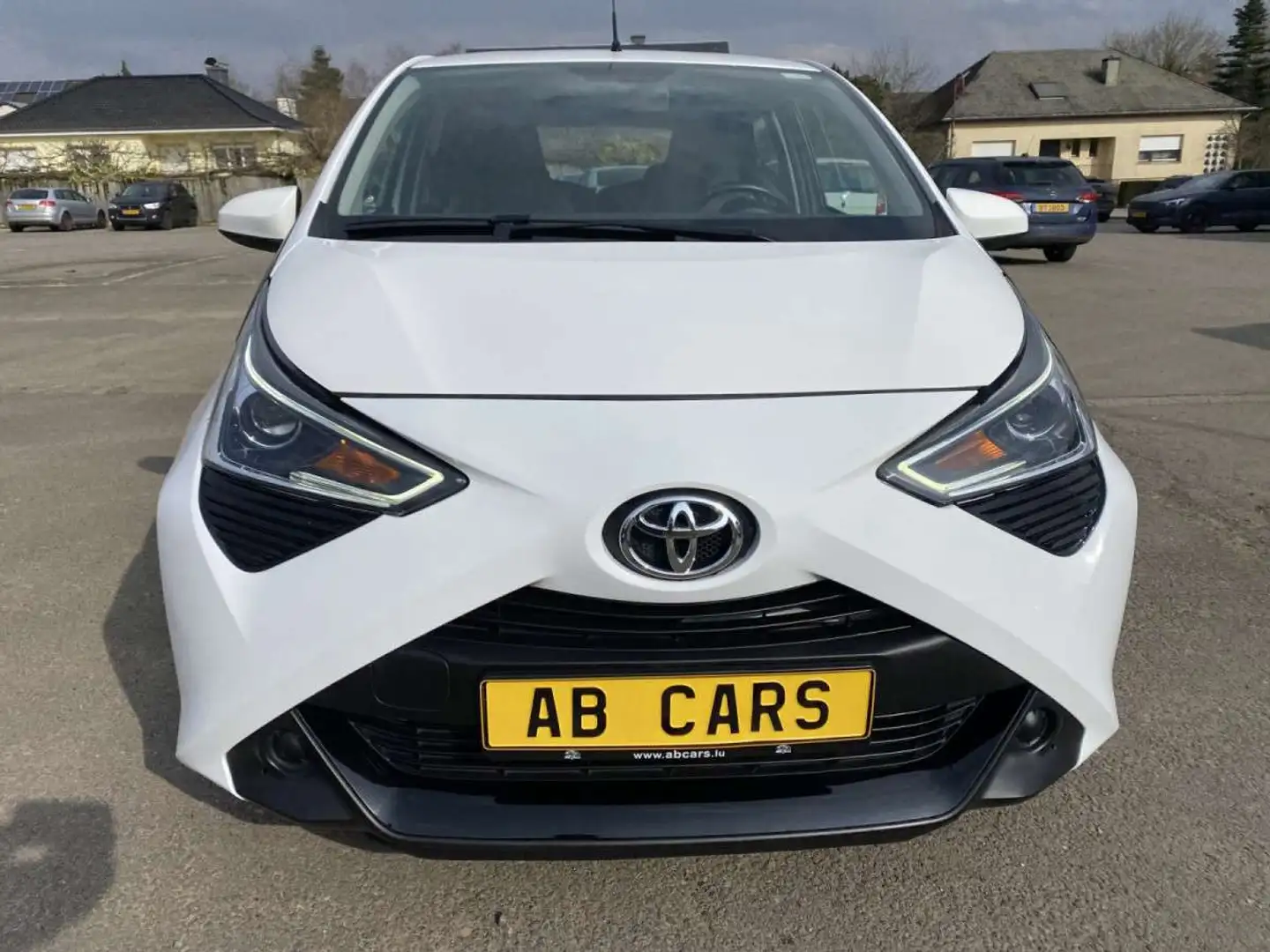 Toyota Aygo 1.0 I-VVTi X-Play Blanc - 2