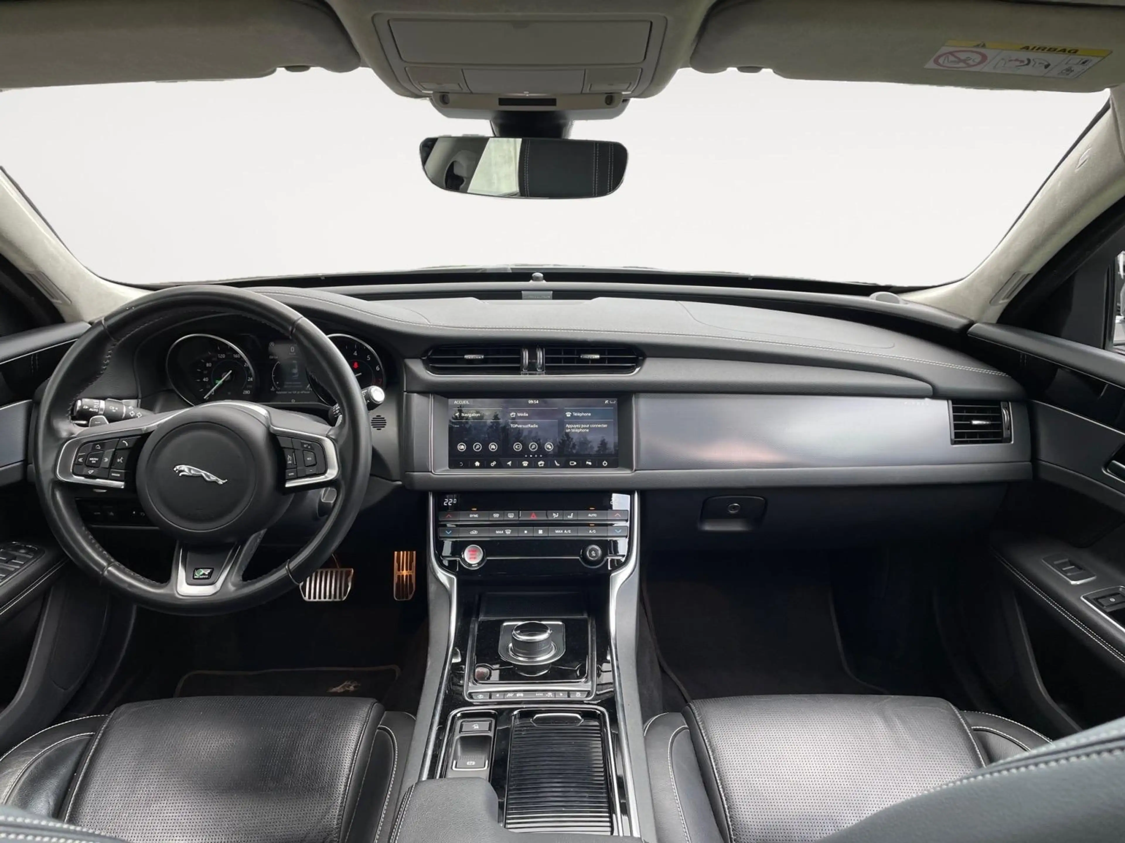Jaguar XF R-Sport-AWD-P300-12 mois de garantie — photo 12