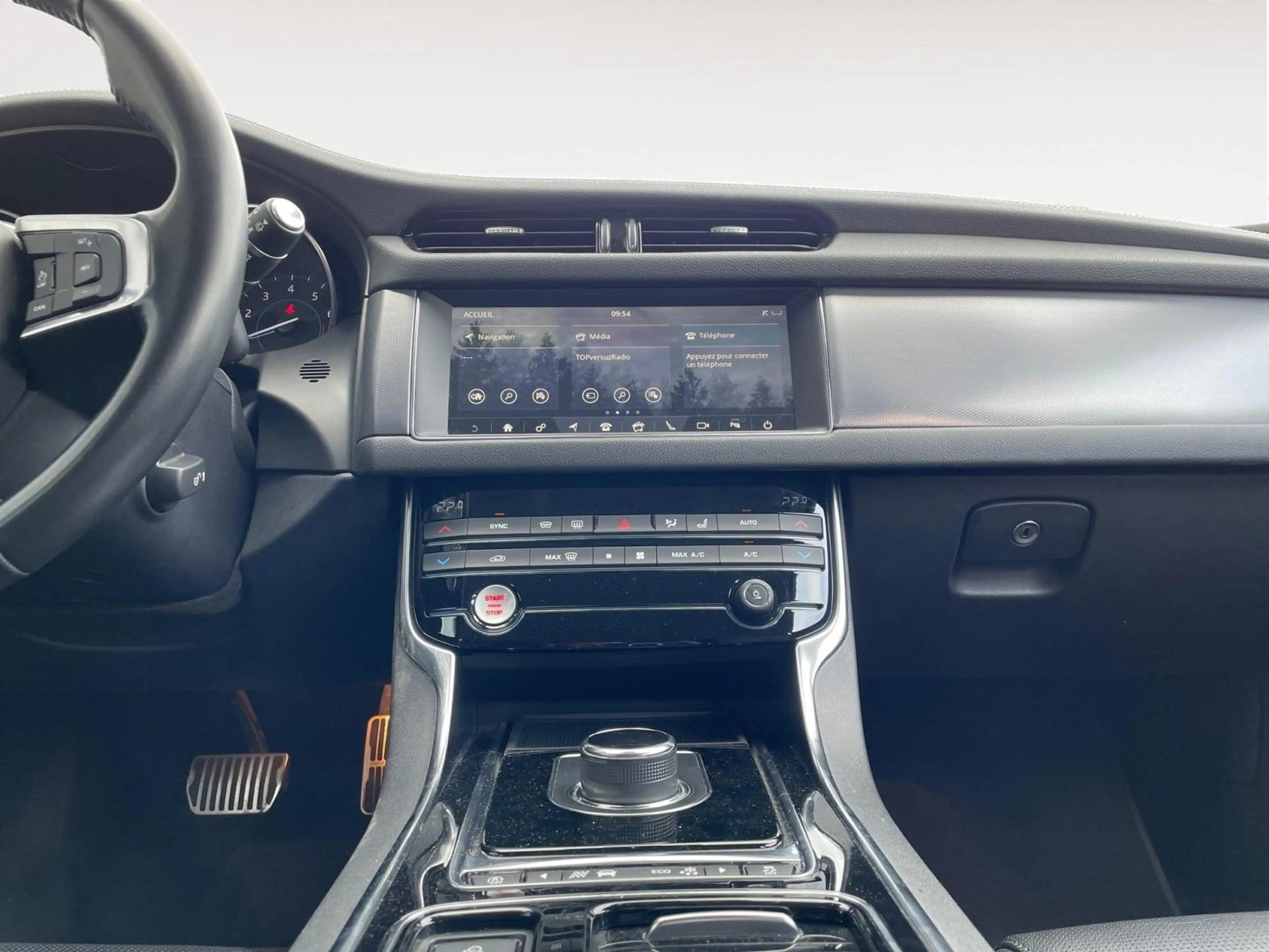 Jaguar XF R-Sport-AWD-P300-12 mois de garantie — photo 14