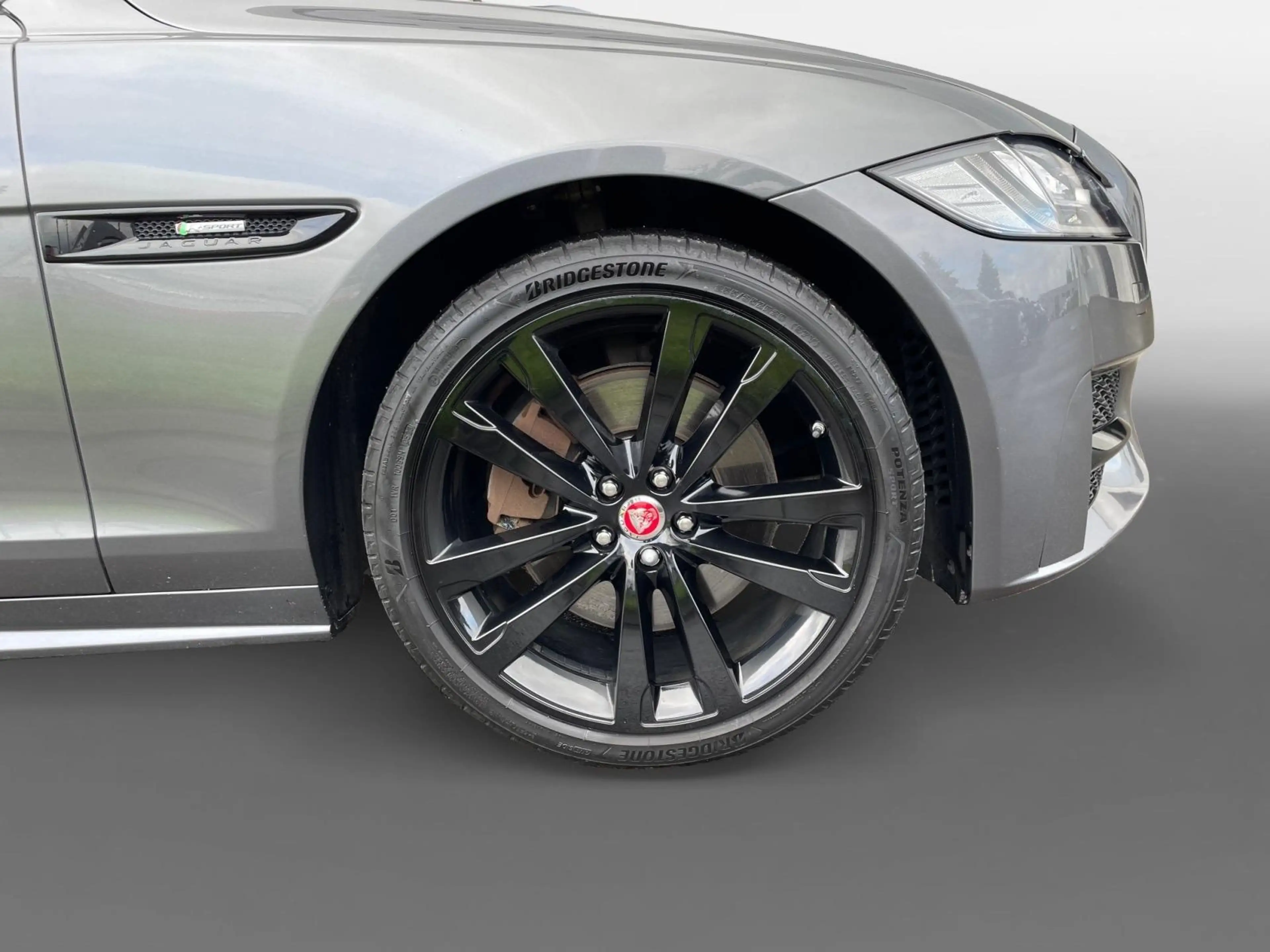 Jaguar XF R-Sport-AWD-P300-12 mois de garantie — photo 9